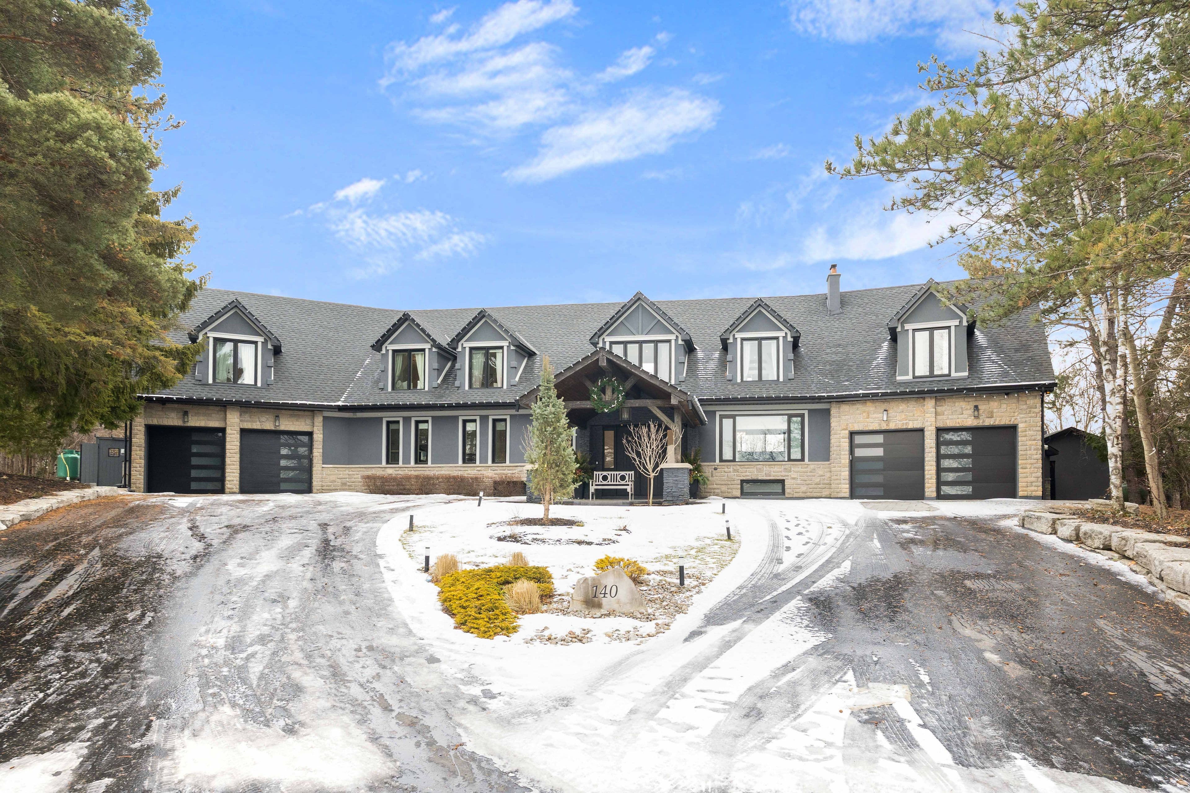 140 Ravendale Court, Vaughan, ON L0J 1C0