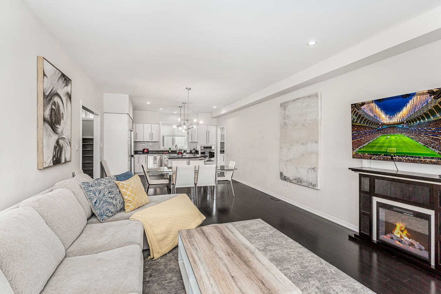 338 Woodale Avenue, Oakville, ON M9R 2R6