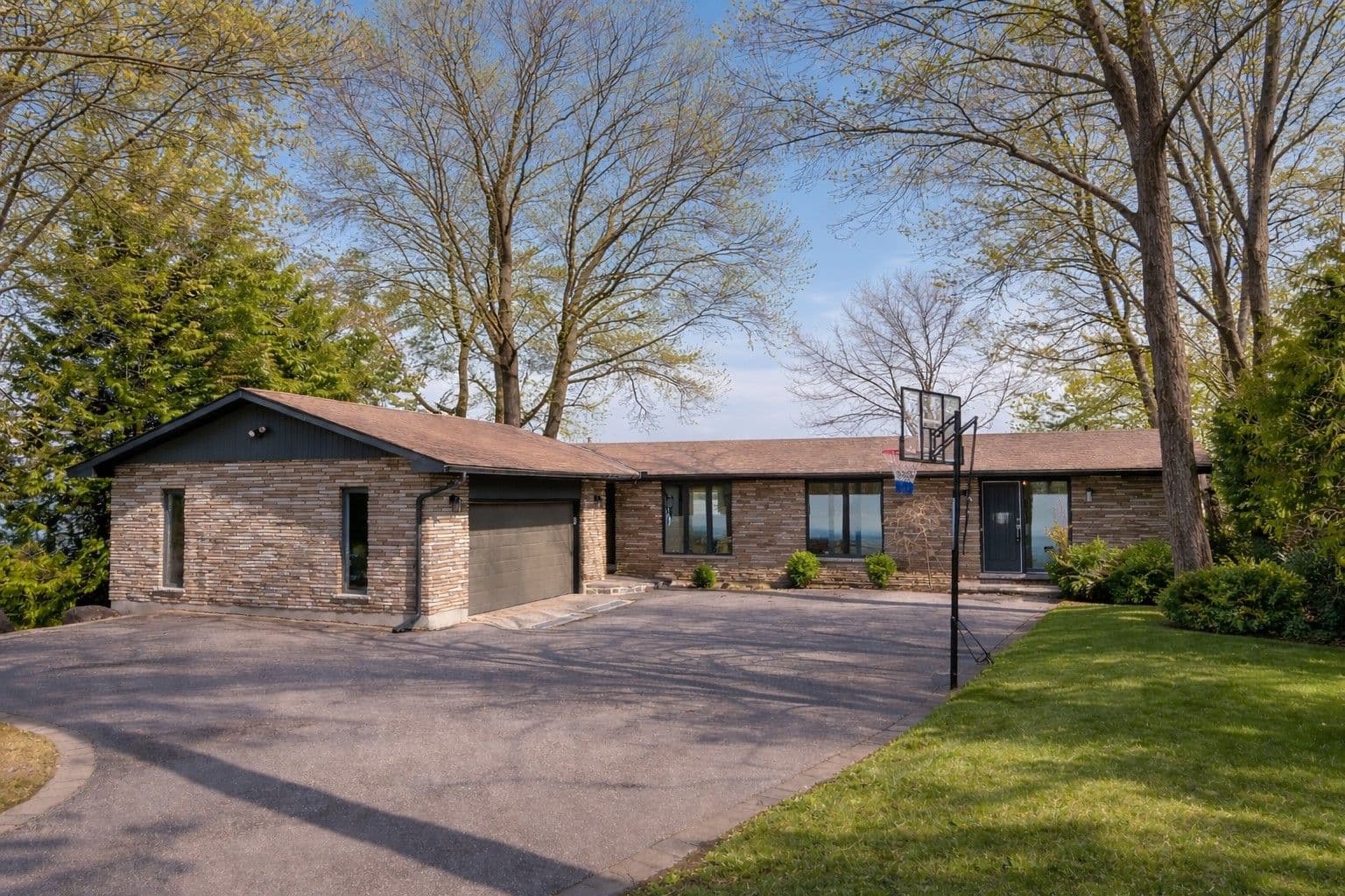 416 Bay Street, Orillia, ON L3V 3X4