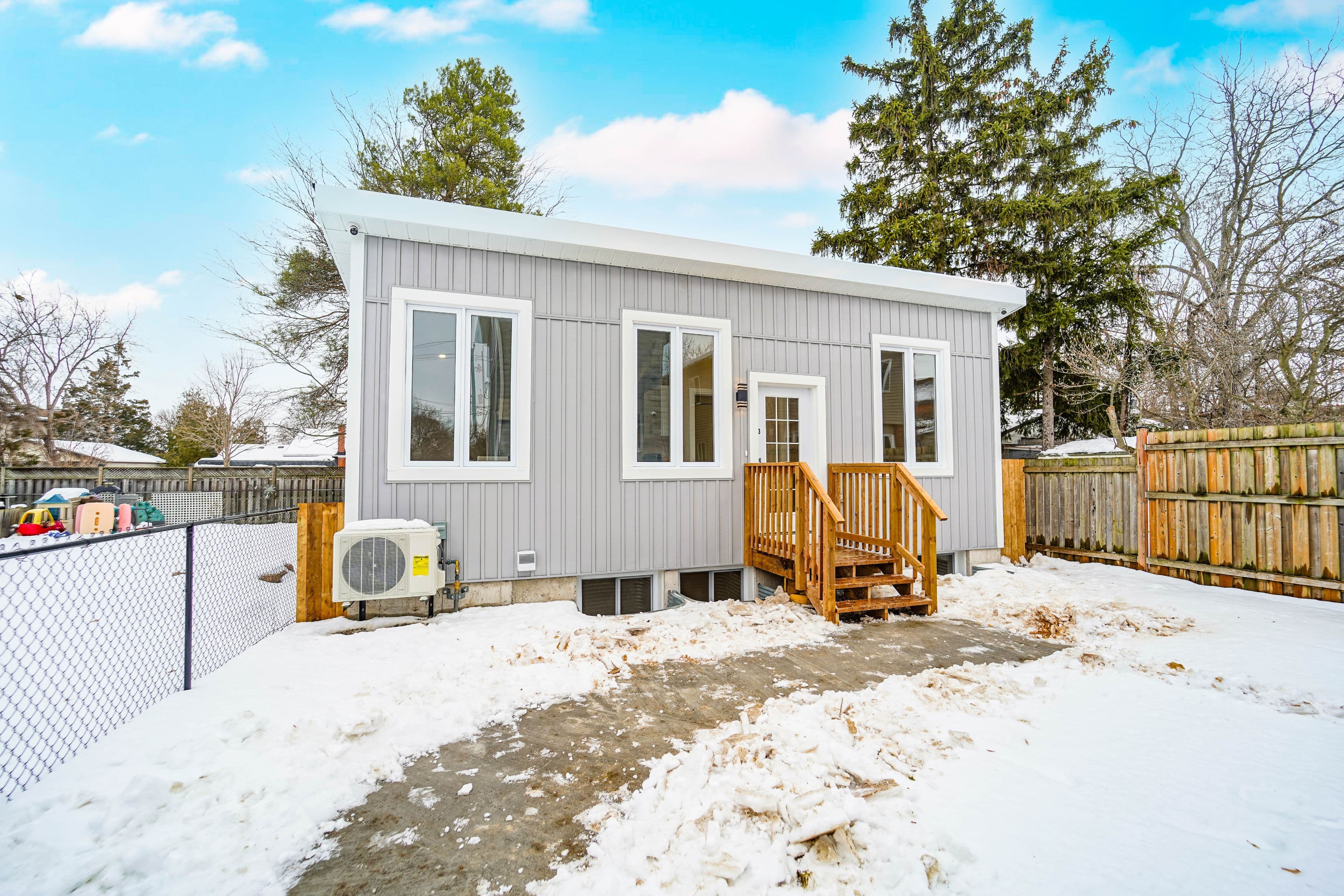 35 St George Street, Brantford, ON N3R 1V2