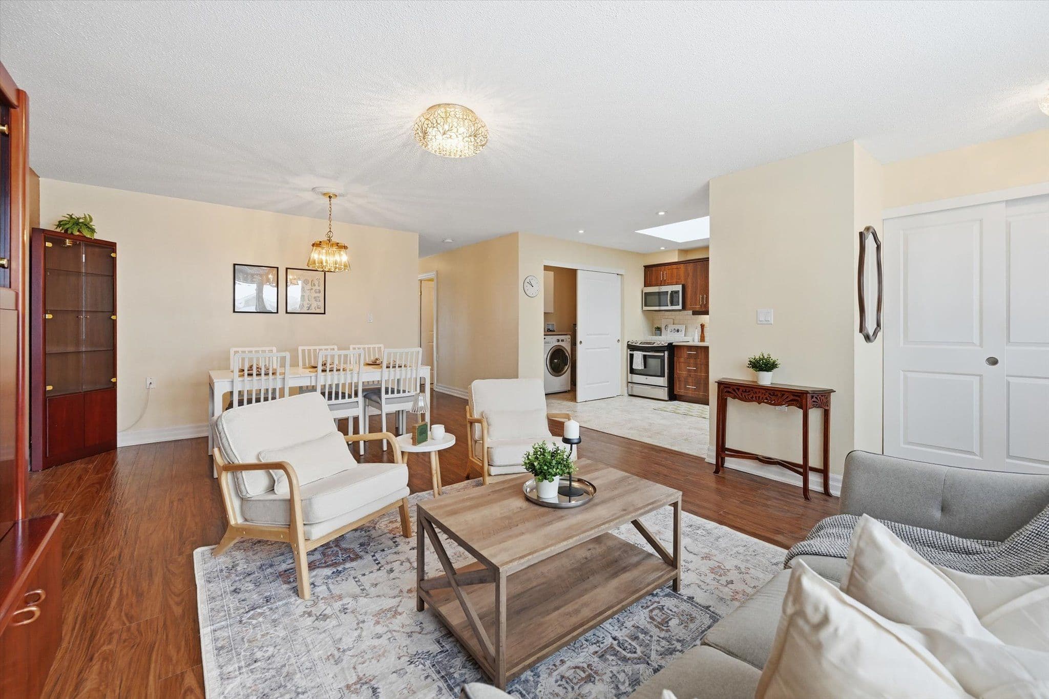 9 Gates Lane, Hamilton, ON L9B 1T8