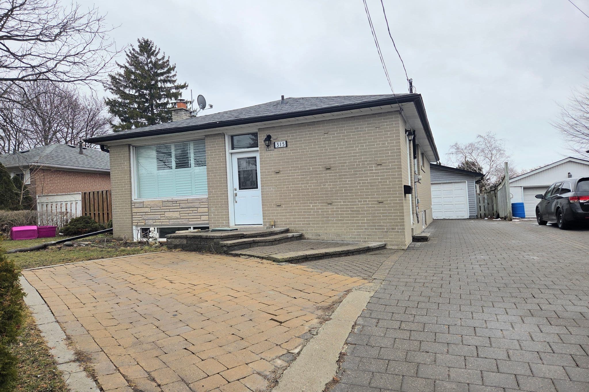 315 Rossland Road W Bsmt, Whitby, ON L1N 3H8
