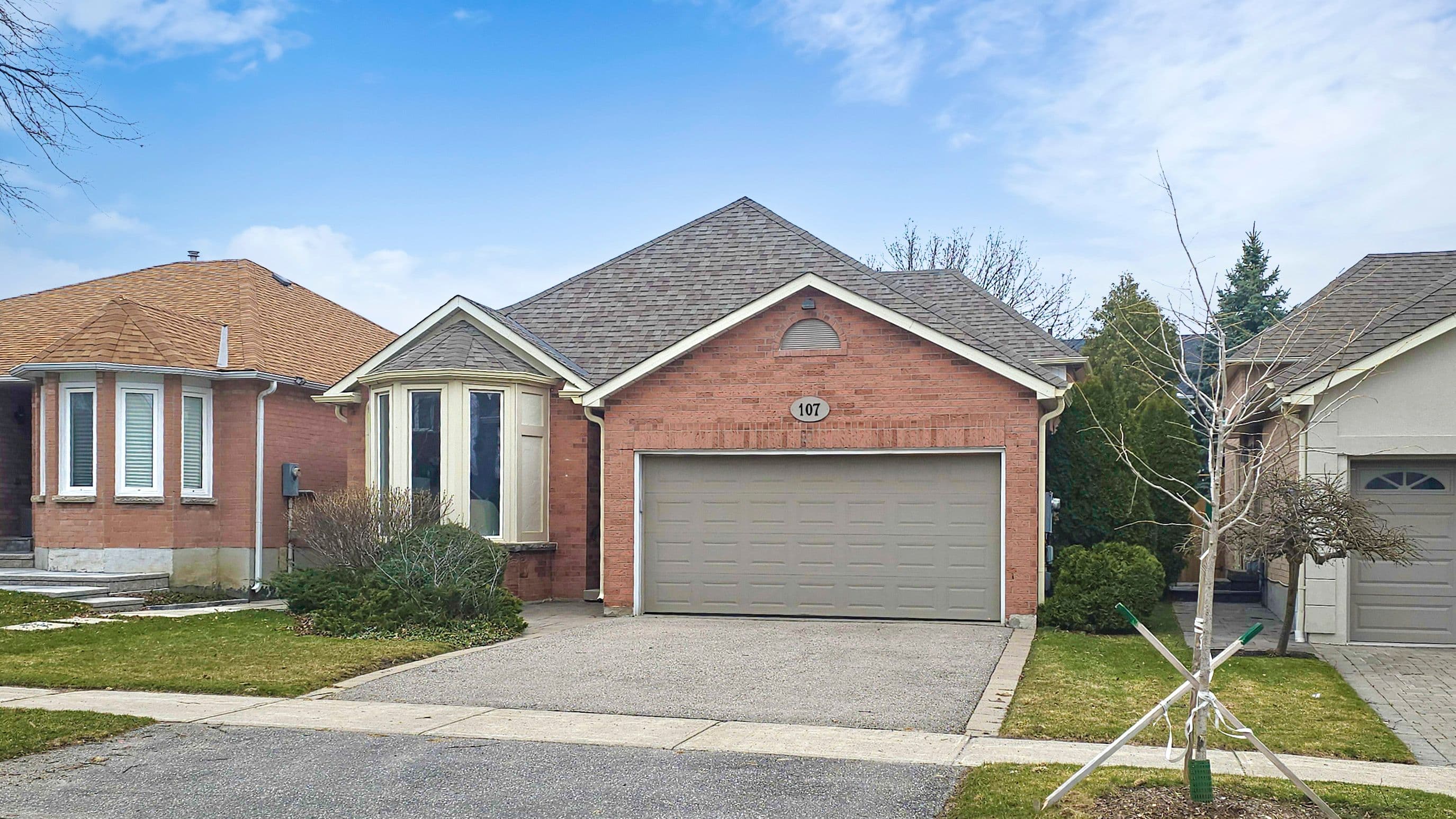 107 Roseborough Crescent, Vaughan, ON L4J 4V2