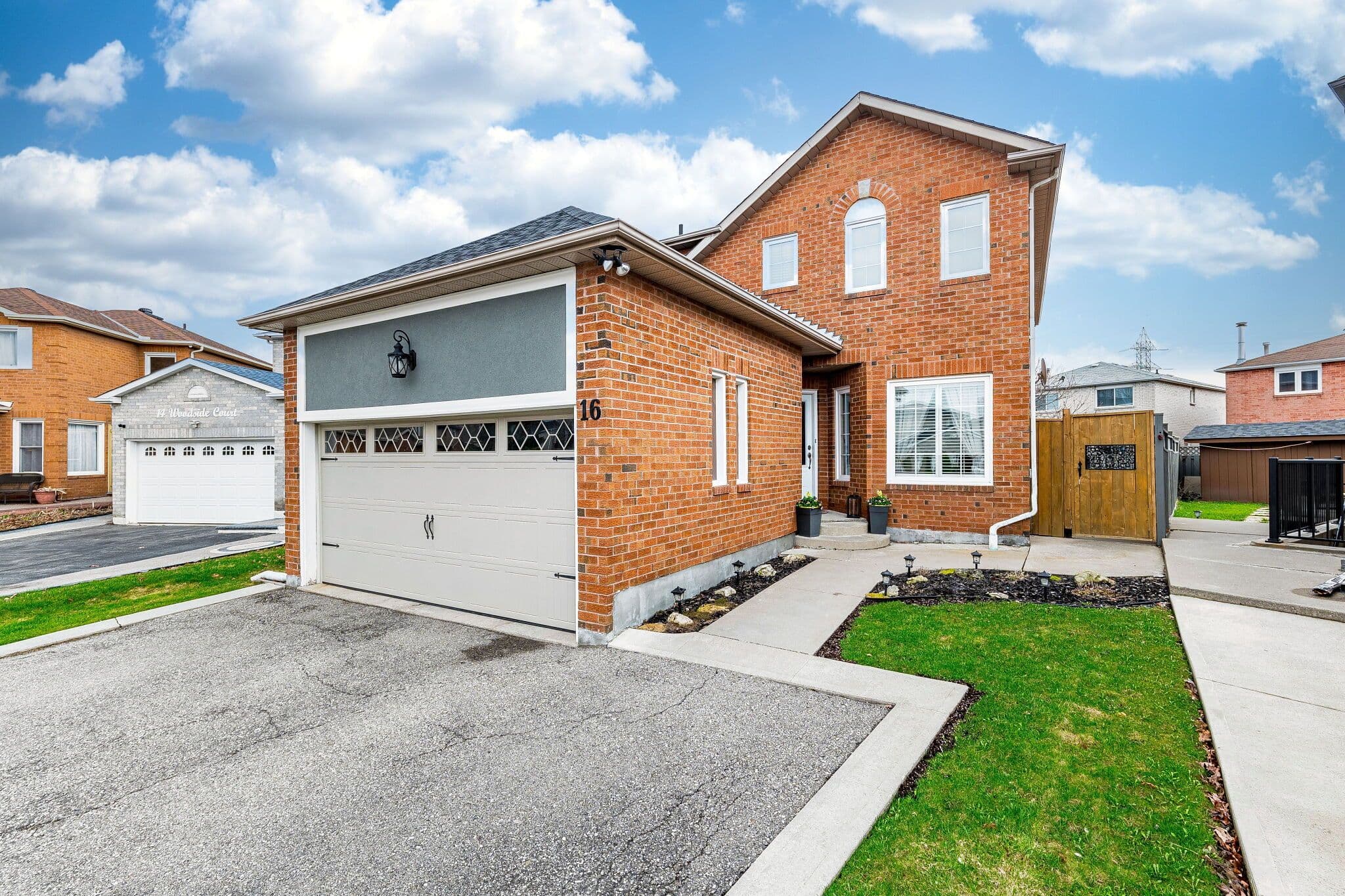 16 Woodside Court, Brampton, ON L6Y 3Z3