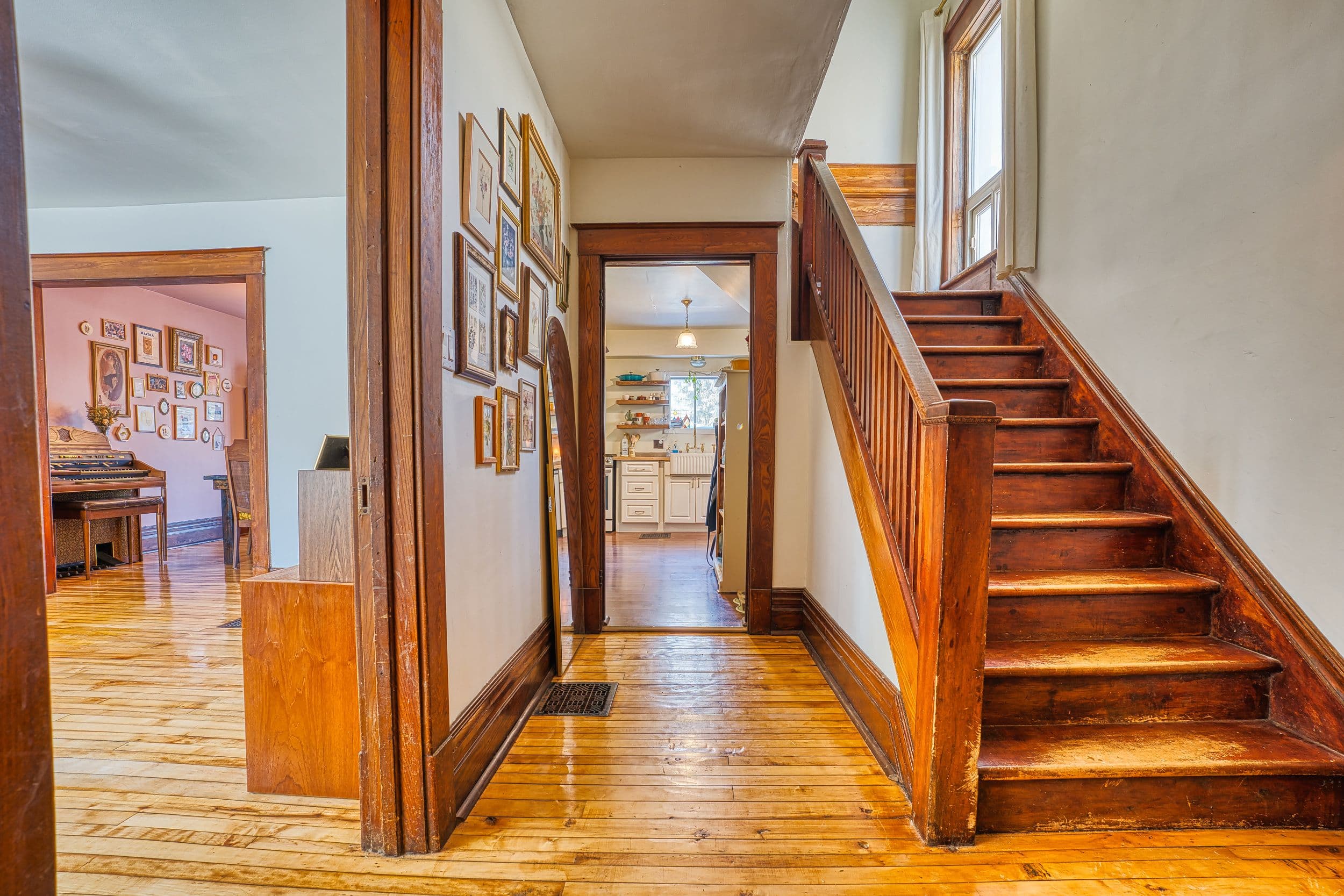 34 Wellington Street, Mapleton, ON N0G 1P0