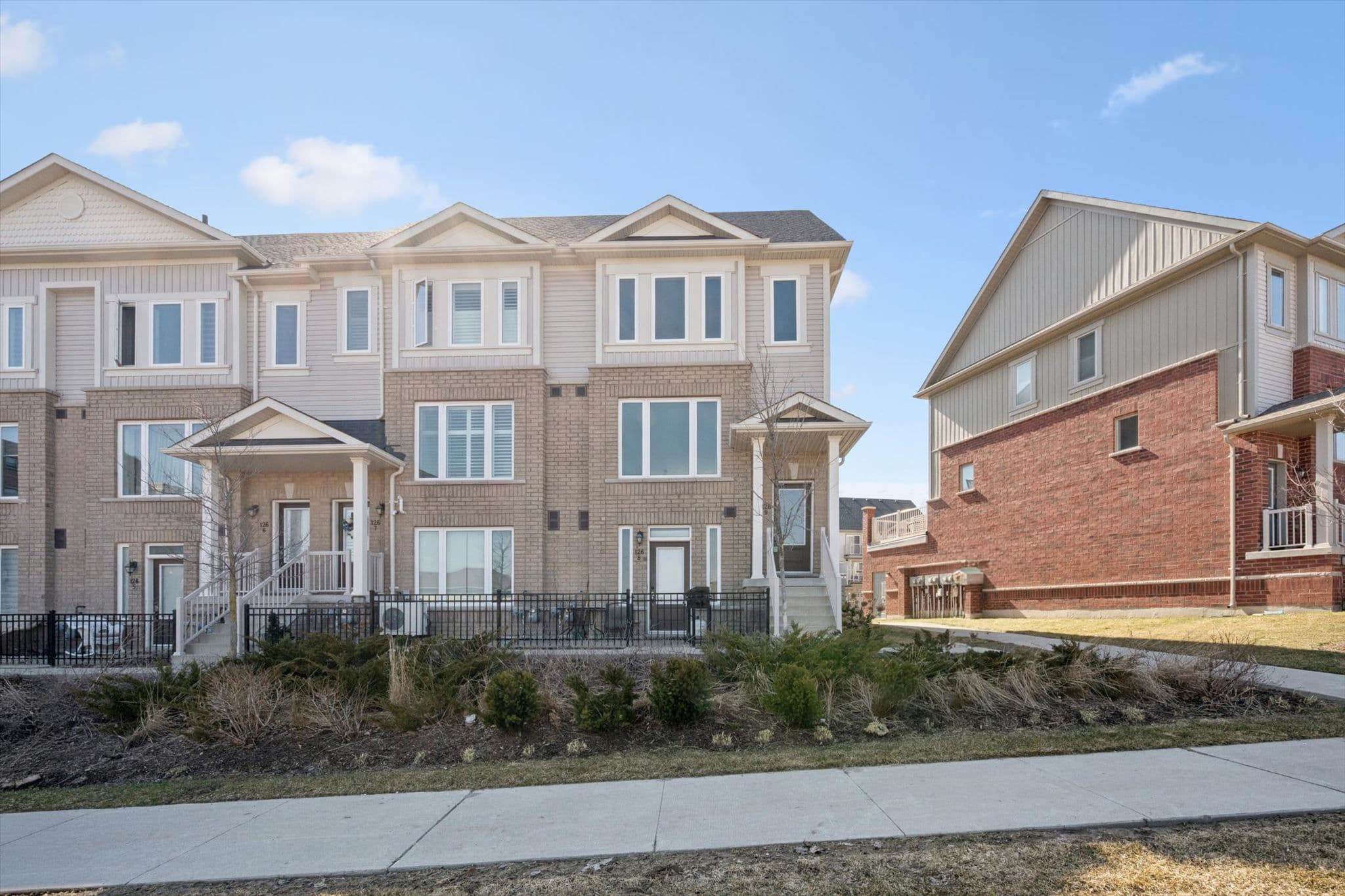 126 Watson Parkway N 9, Guelph, ON N1E 0P6