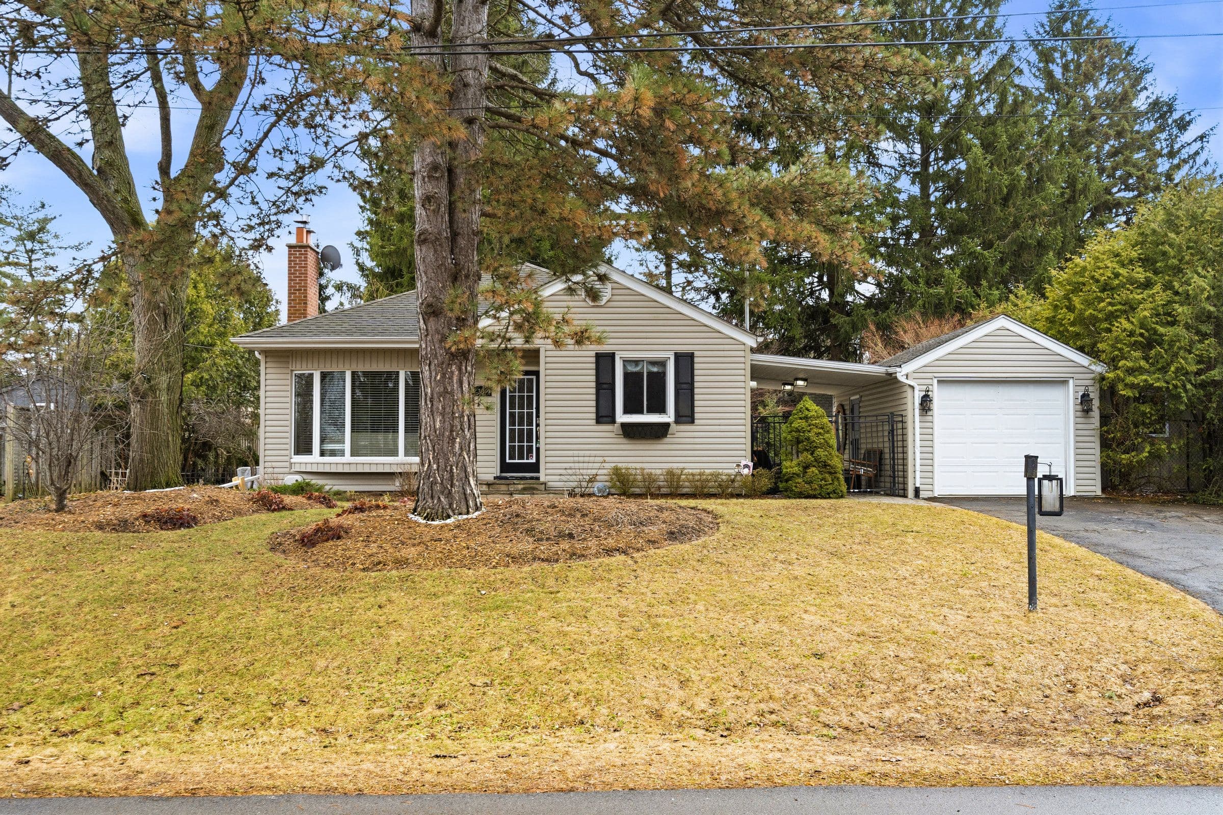 38 Parker Avenue, Hamilton, ON L9G 1A7