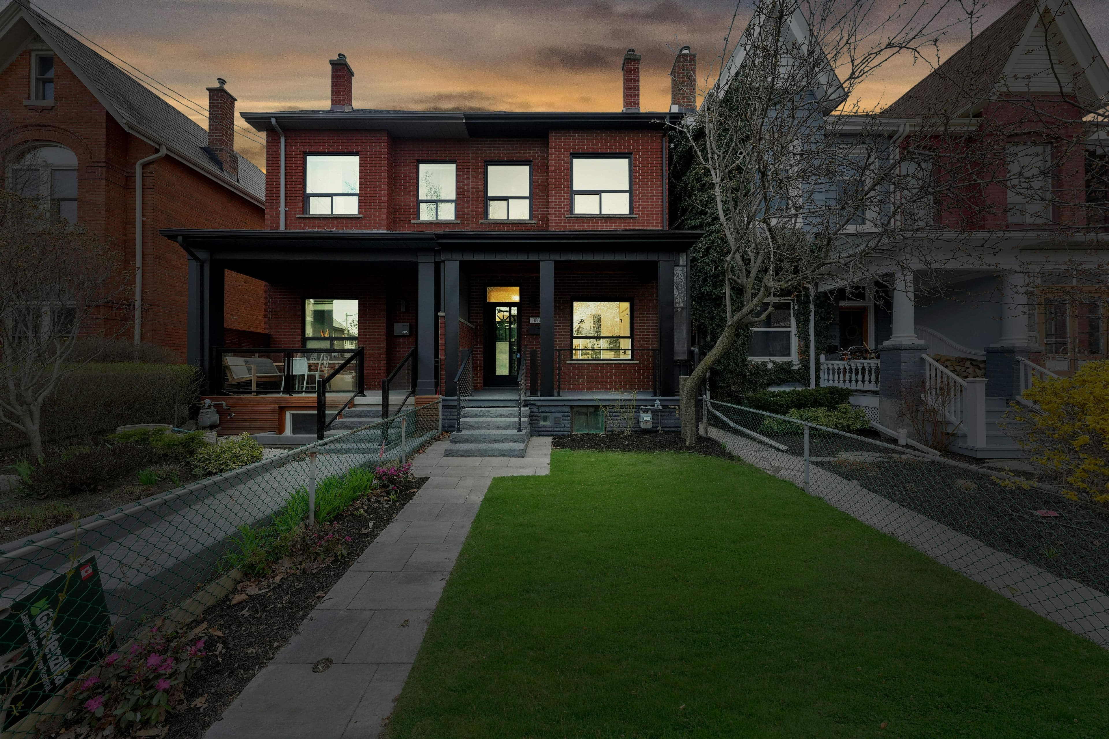 388 Crawford Street, Toronto C01, ON M6J 2V9