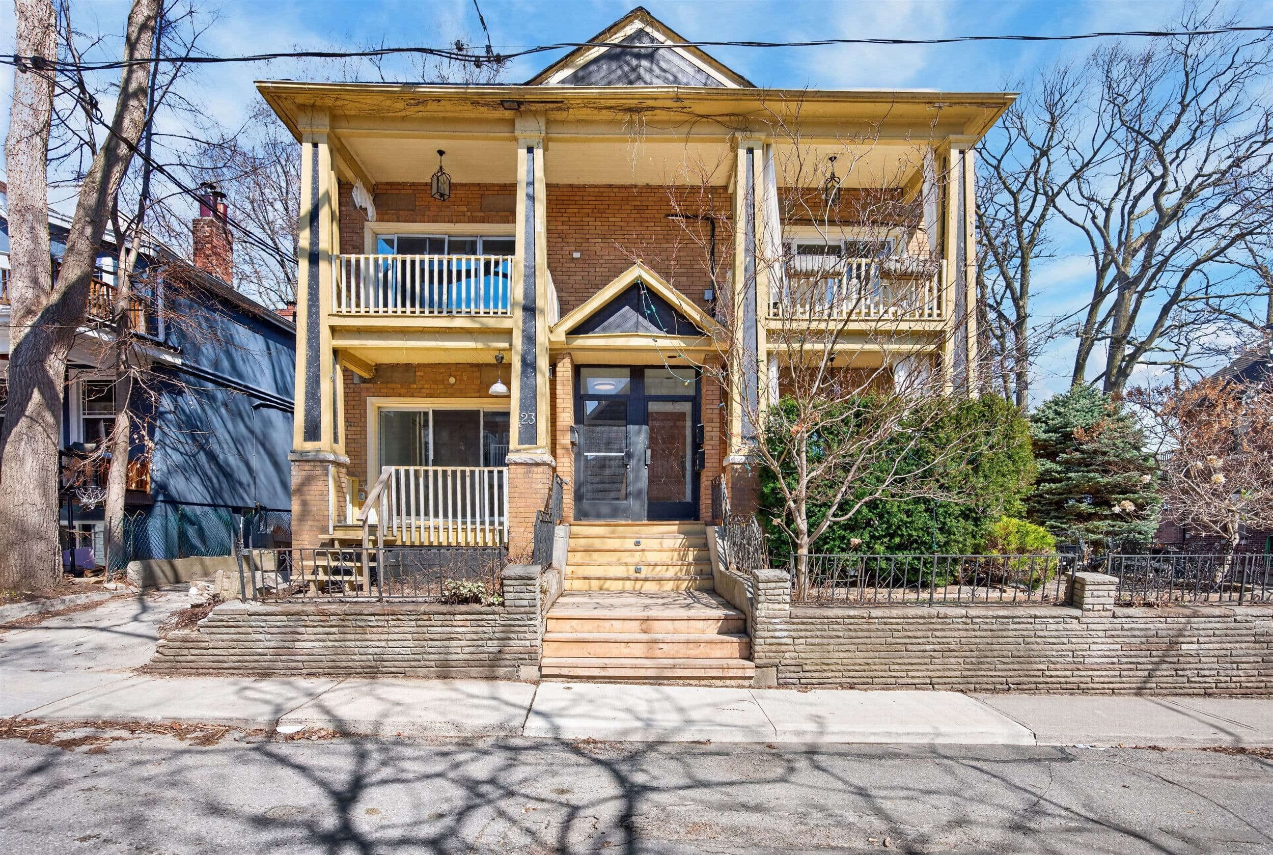 23 Fernwood Park Avenue 2nd floor, Toronto E02, ON M4E 3E9