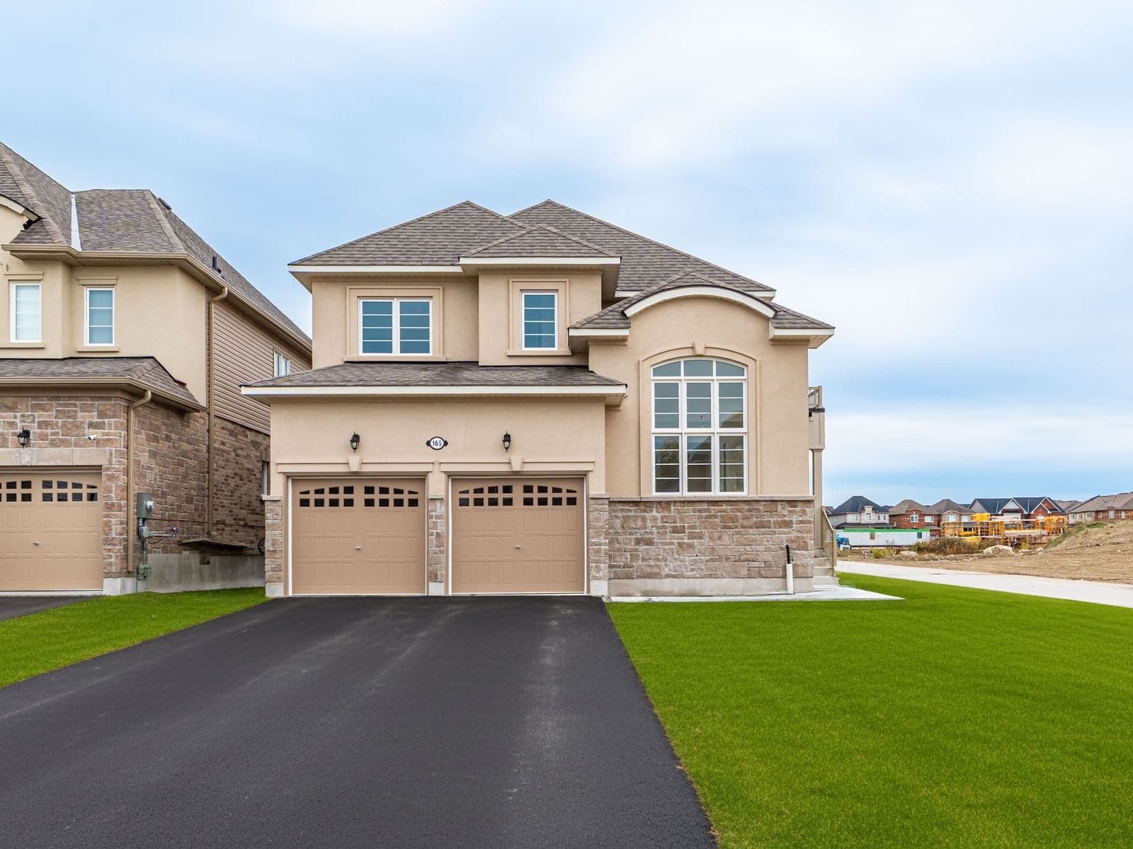 165 Hawkins Street, Georgina, ON L0E 1R0