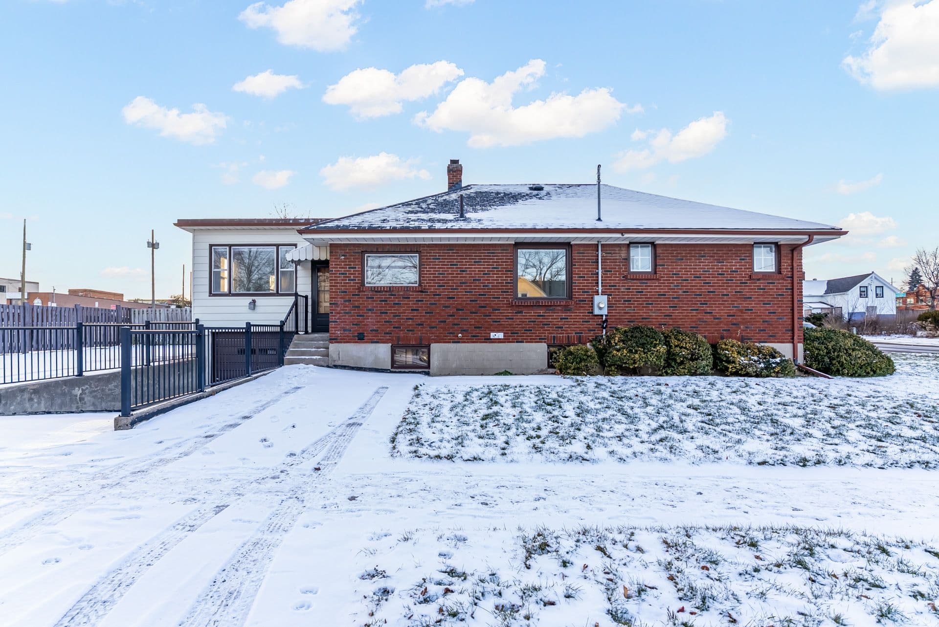 133 Mary Street E, Whitby, ON L1N 2P3