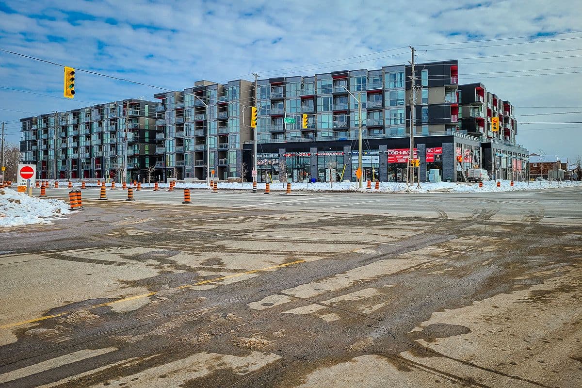 5260 Dundas St Street W 306, Burlington, ON L7R 3X4