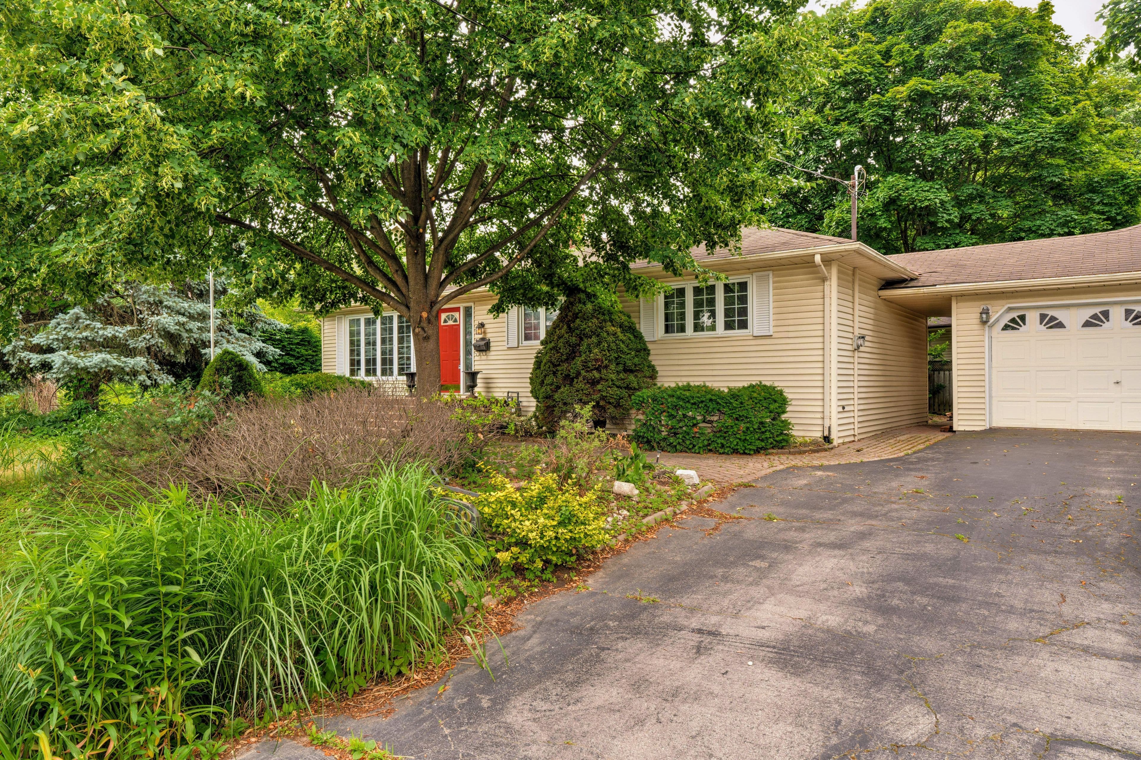 478 Avon Crescent, Oakville, ON L6J 2T4