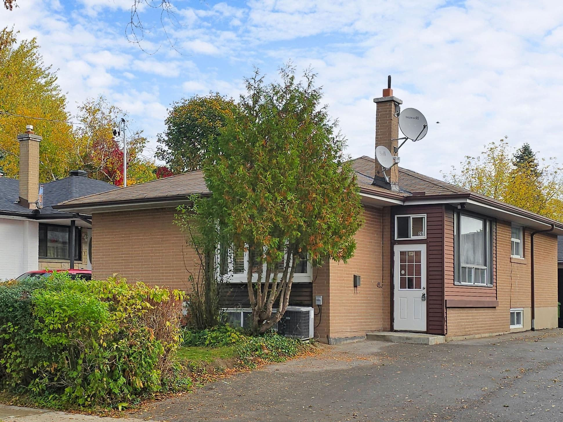 25 Mid Pines Road, Toronto E09, ON M1G 2L5