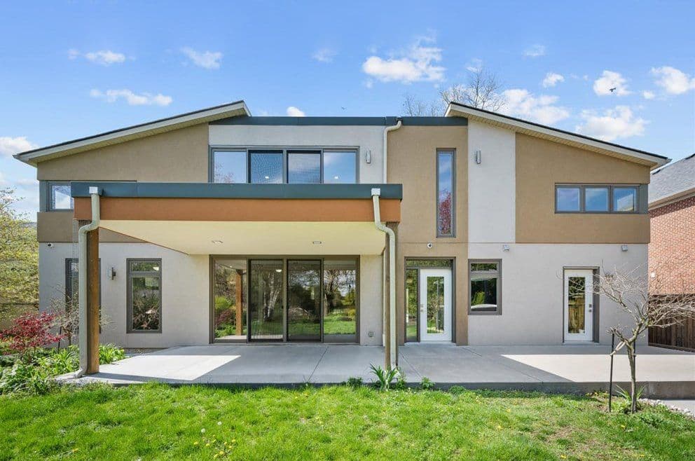 704 Cedar Avenue, Burlington, ON L7T 2R7