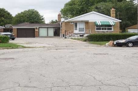 8 Kilpatrick Place, Toronto E04, ON M1R 2A8