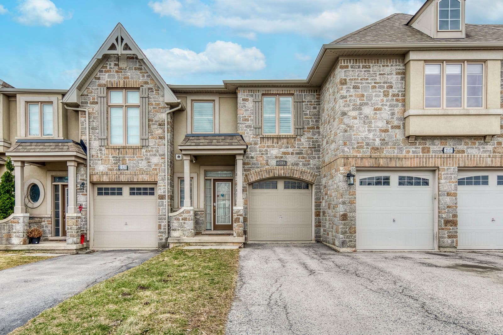 2319 Stone Glen Crescent, Oakville, ON L6M 0C9