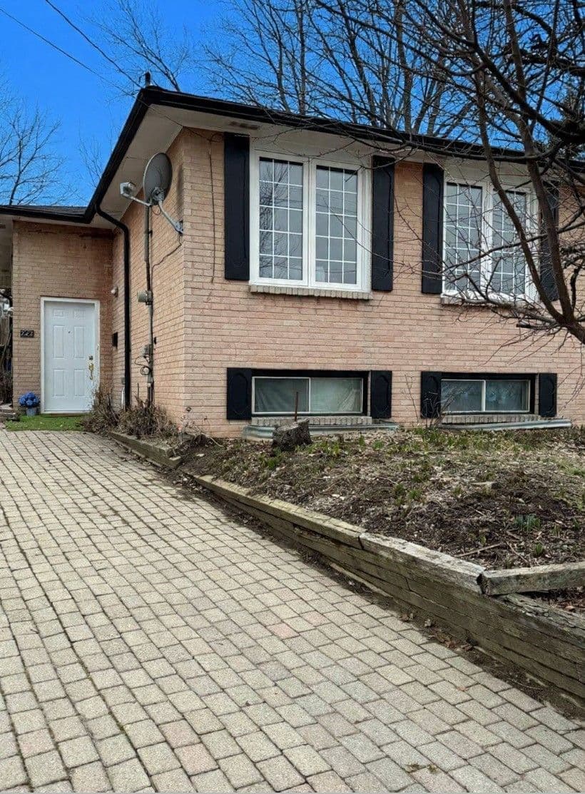 222 Greencedar Drive, Hamilton, ON L9C 6W6