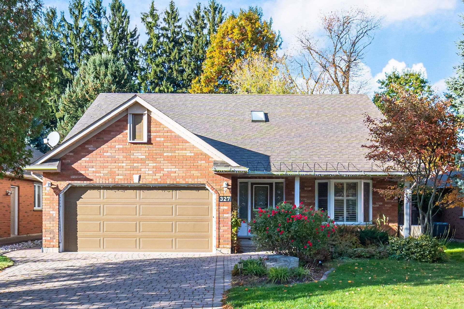 327 Cavendish Drive, Hamilton, ON L9G 3Z1