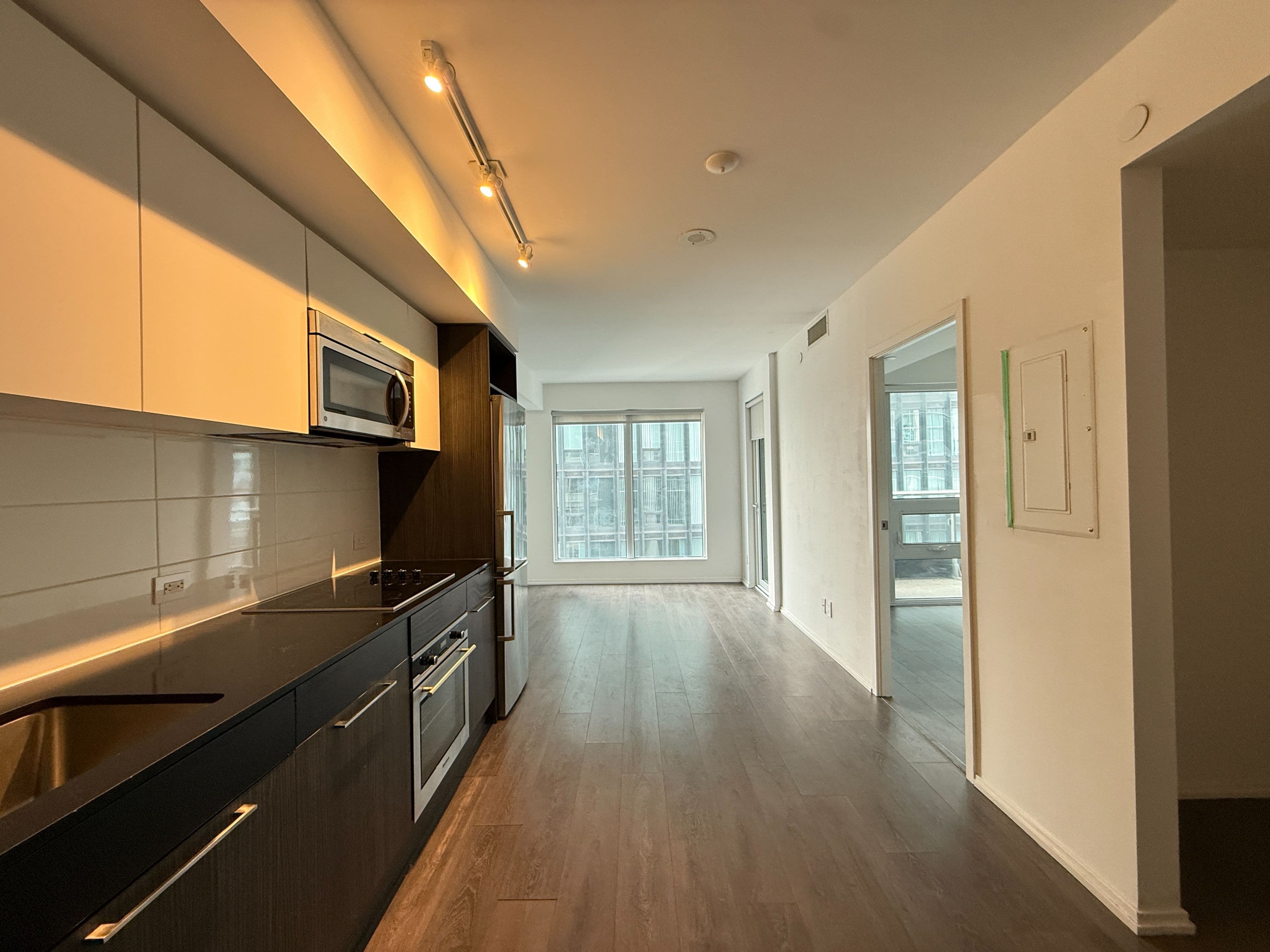 68 Shuter Street 1706, Toronto C08, ON M5B 0B4