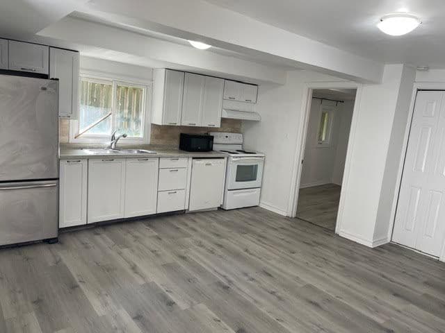 257 Parkwood Avenue, Georgina, ON L4P 2X2