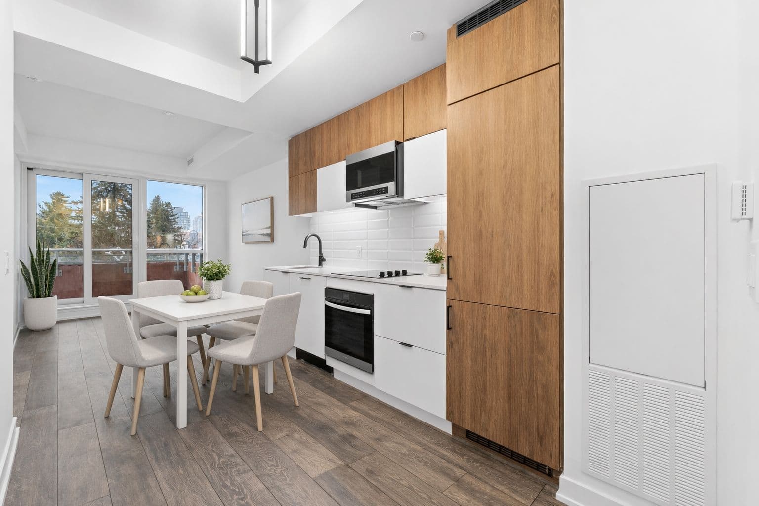 8888 Yonge Street 213, Richmond Hill, ON L4C 5V6