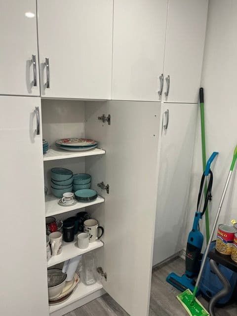 812 Burnhamthorpe Road W 1409, Toronto W08, ON M9C 4W1