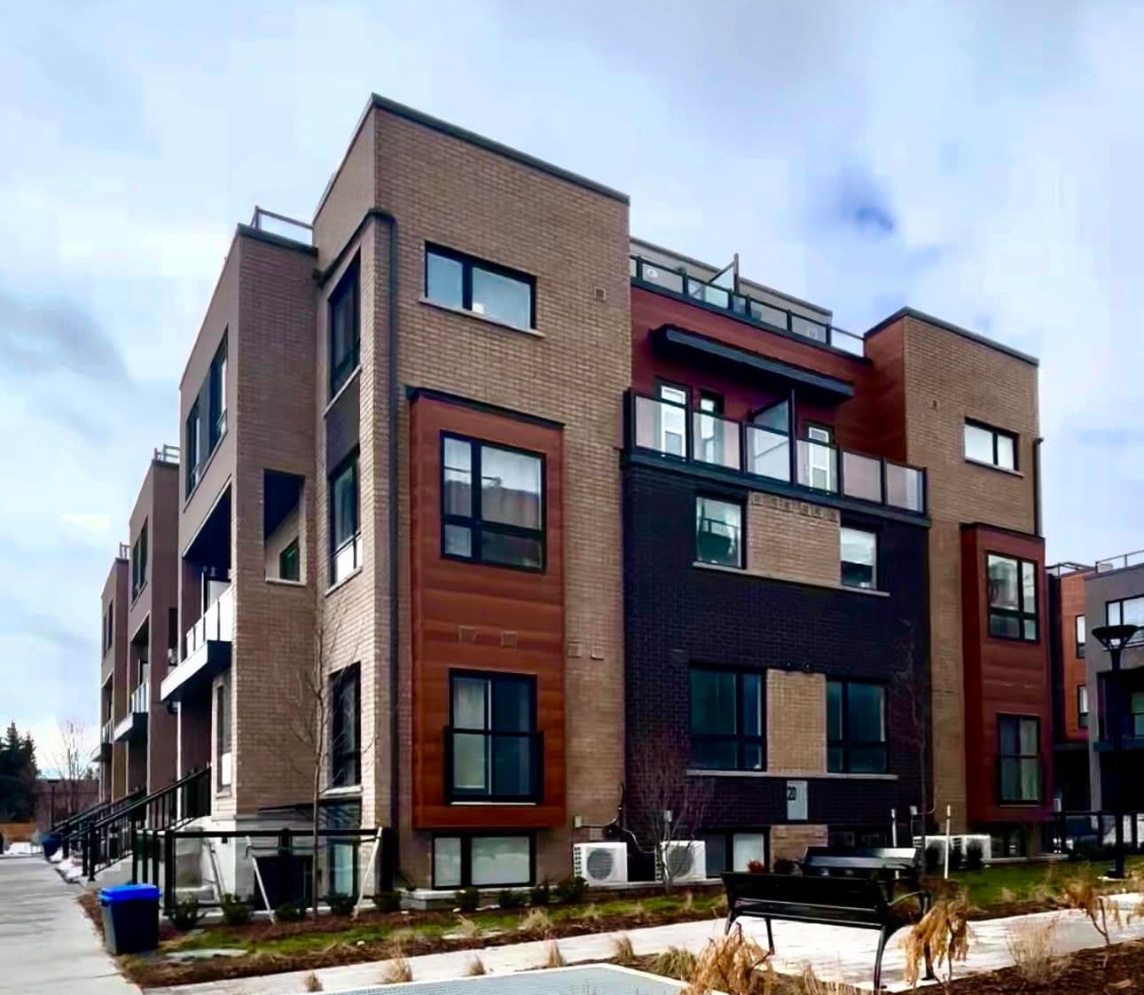 2-20 Lytham Green Circle 191, Newmarket, ON L3Y 0H3