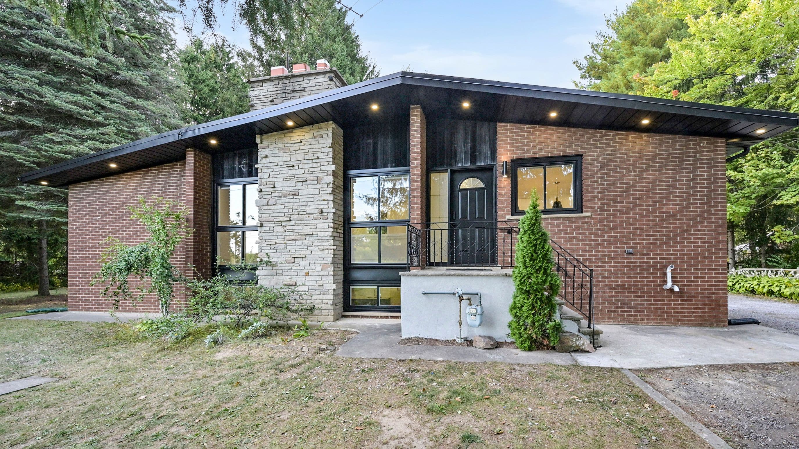 474 Taunton Road W, Ajax, ON L1T 4S9