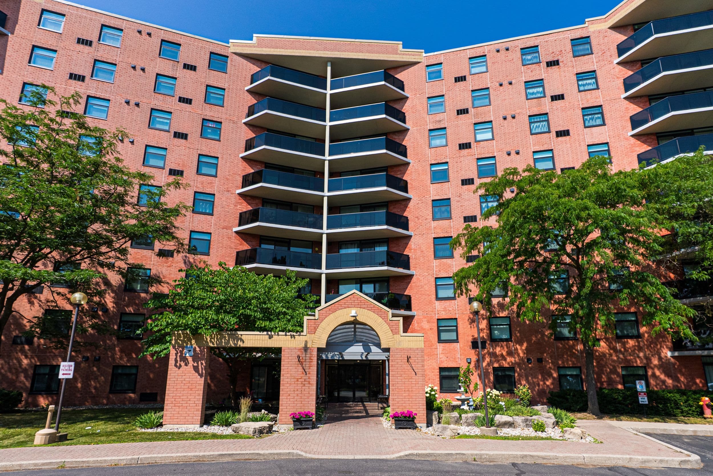 9 Bonheur Court 905, Brantford, ON N3P 1Z5