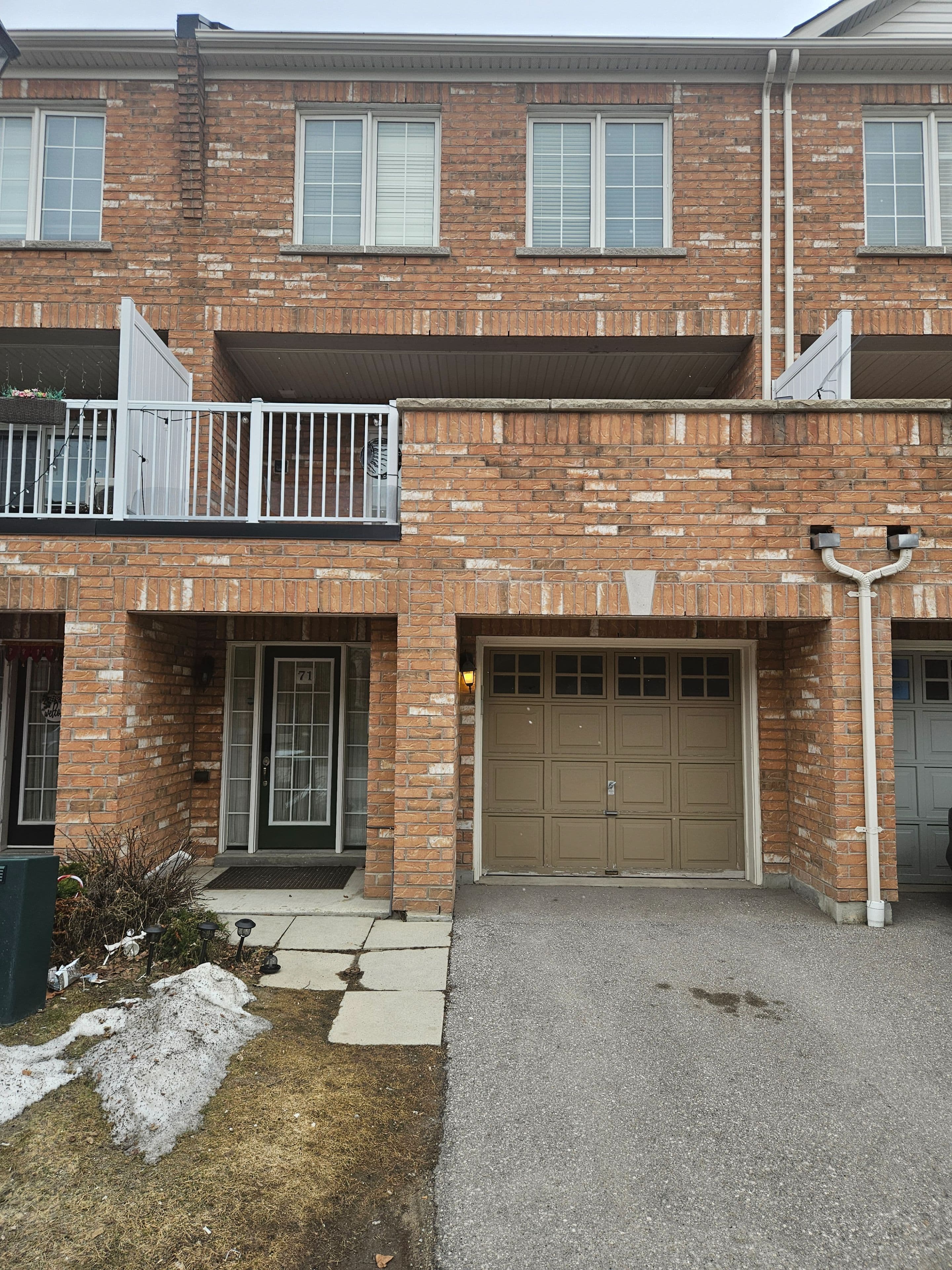 71 Maidstone Way, Whitby, ON L1R 0L8