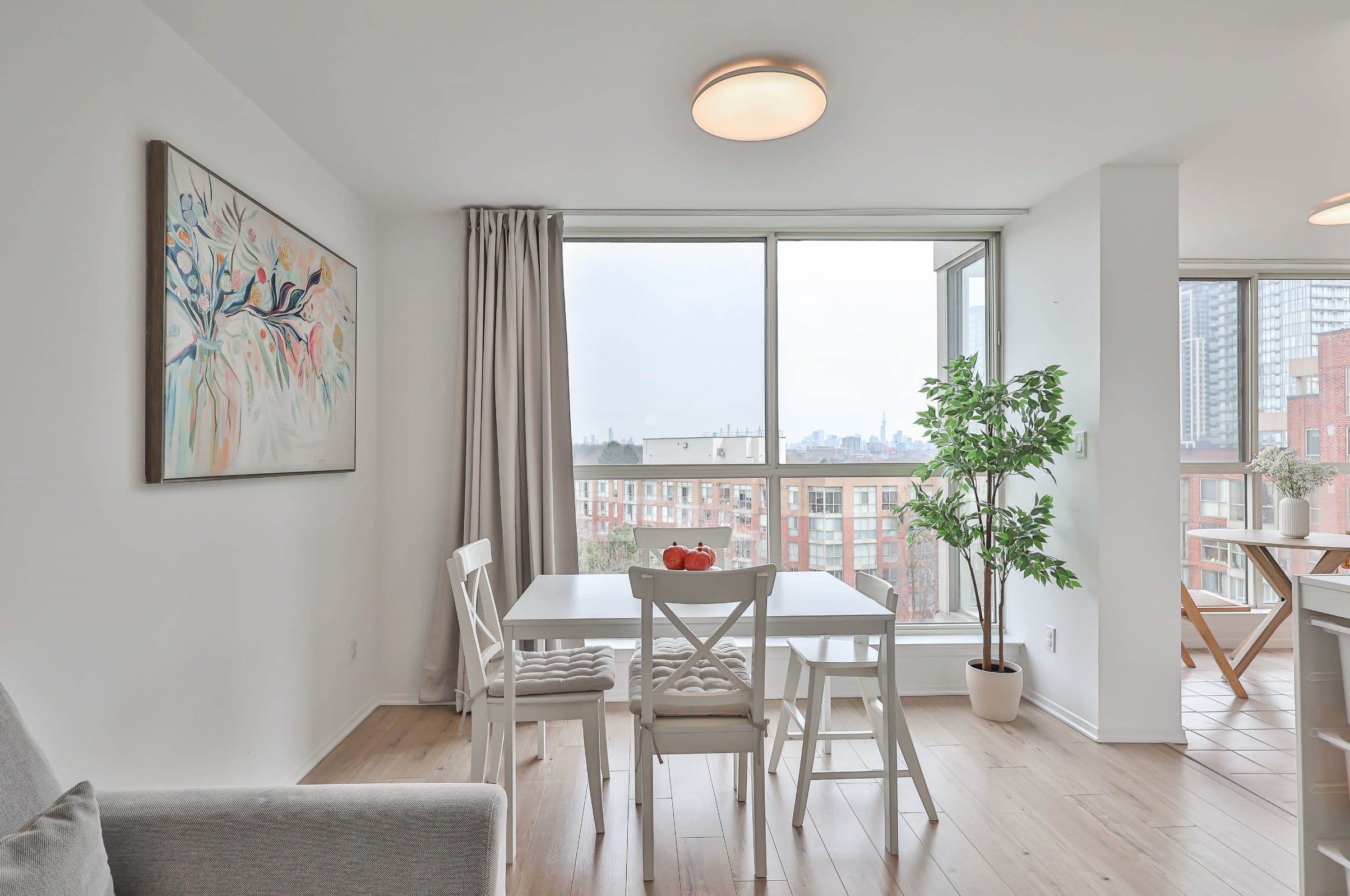 22 Southport Street 828, Toronto W01, ON M6S 4Y9