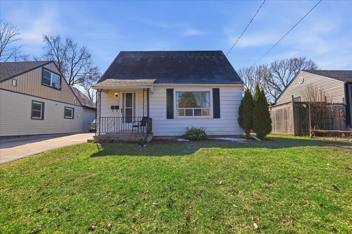 19 Perth Road, Kitchener, ON N2M 3G6