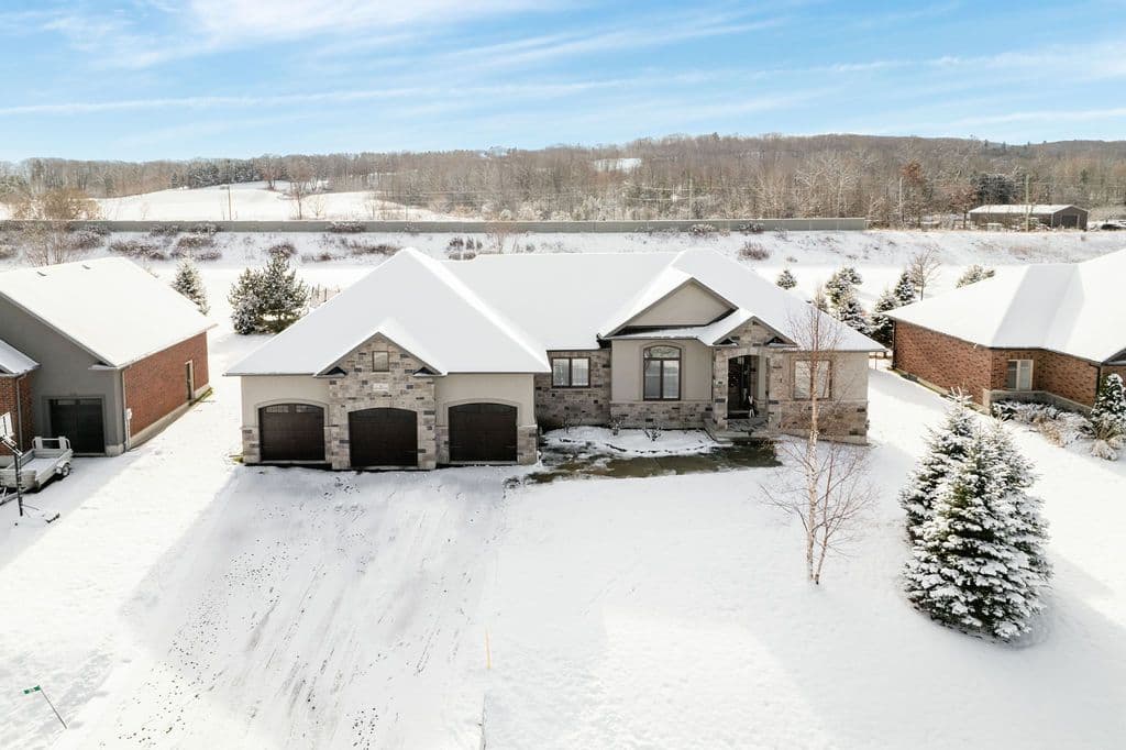 25 MENNILL Drive, Springwater, ON L0L 1Y3