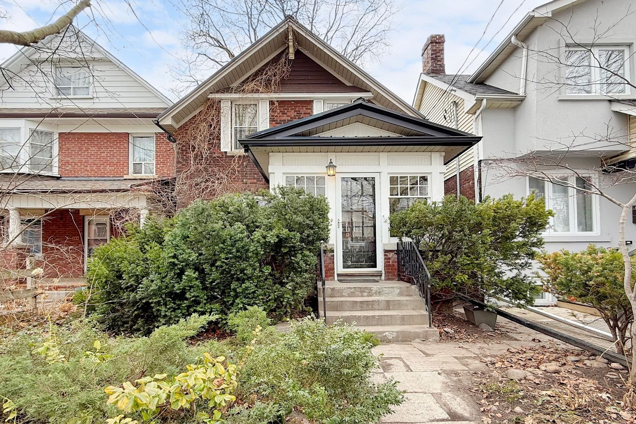 106 Dawes Road, Toronto E03, ON M4C 5B6