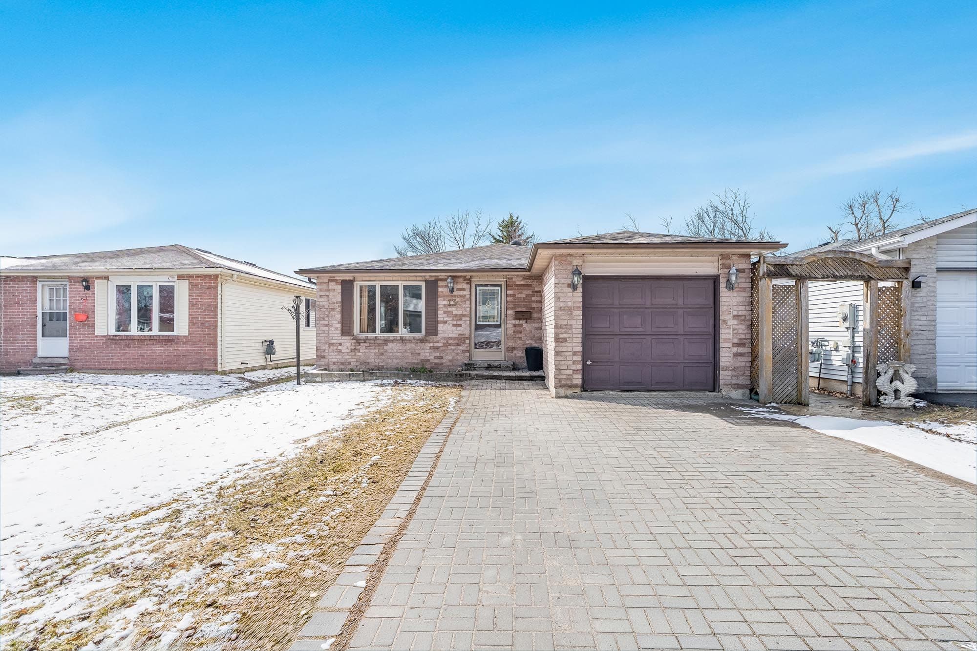 13 Maitland Drive, Barrie, ON L4M 5W1