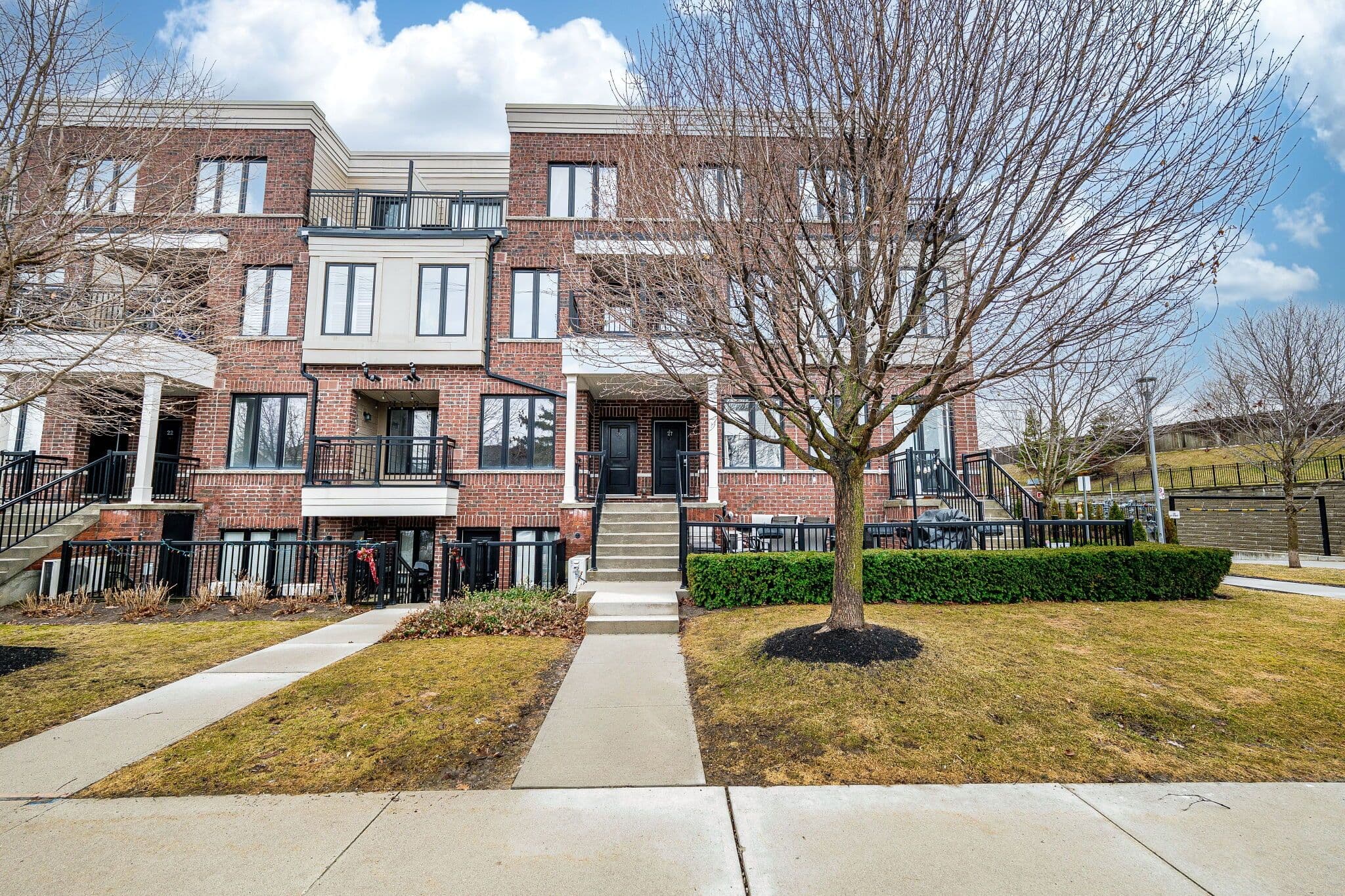 120 Twenty Fourth Street 27, Toronto W06, ON M8V 0B9