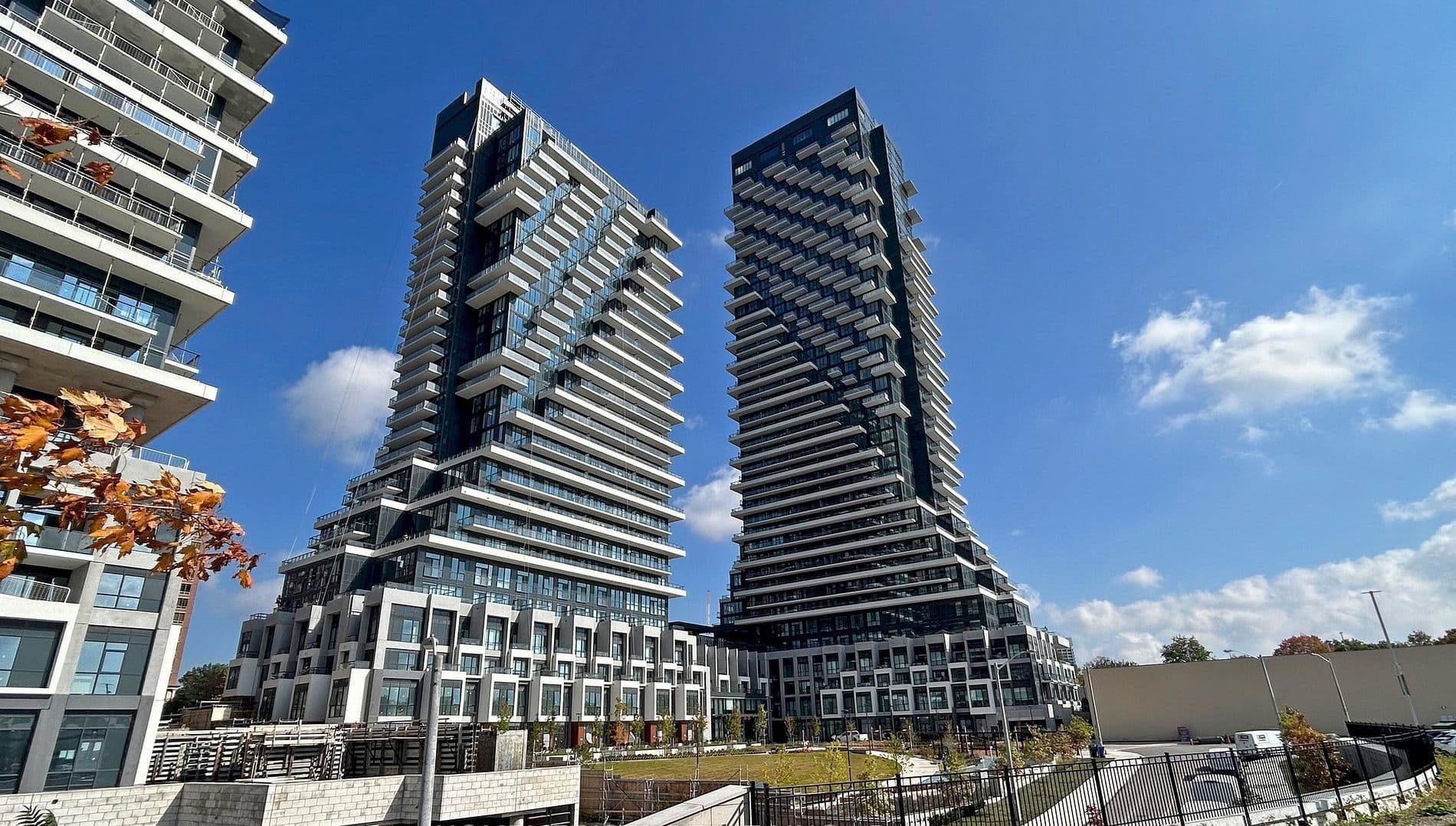 20 Inn On The Park Drive 1139, Toronto C13, ON M3C 0P8