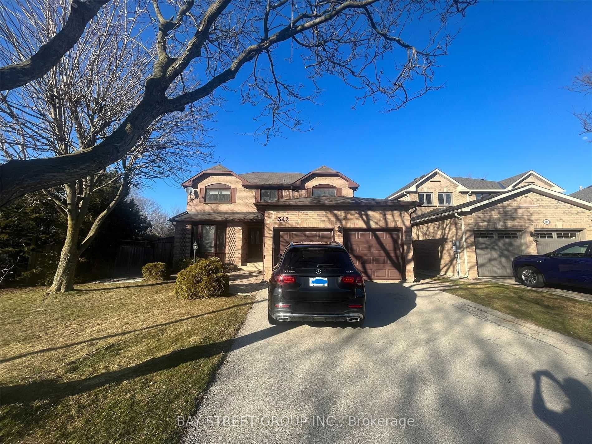 342 Carrier Lane, Oakville, ON L6H 5G6