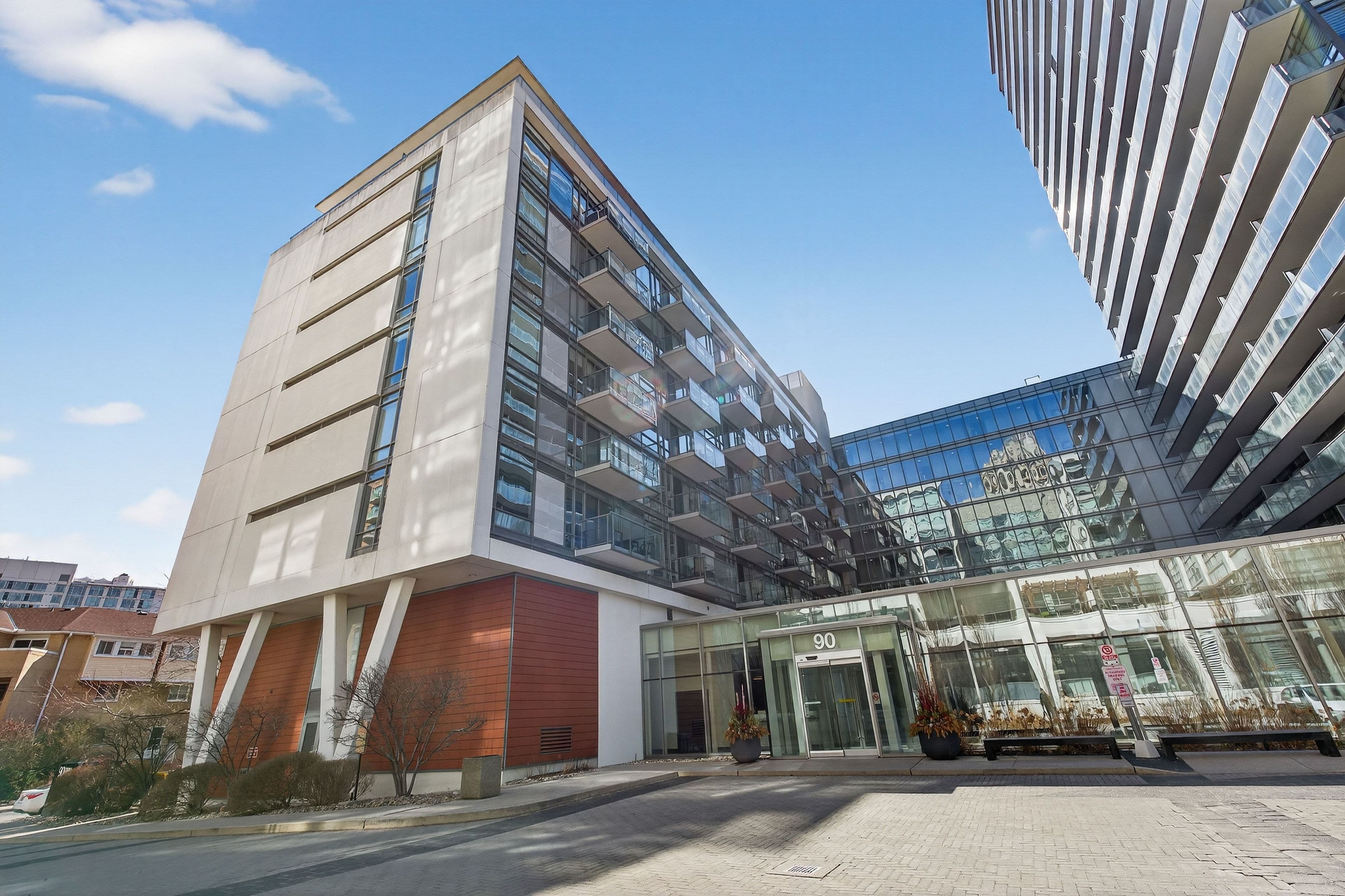 90 Stadium Road 601, Toronto C01, ON M5V 3W5