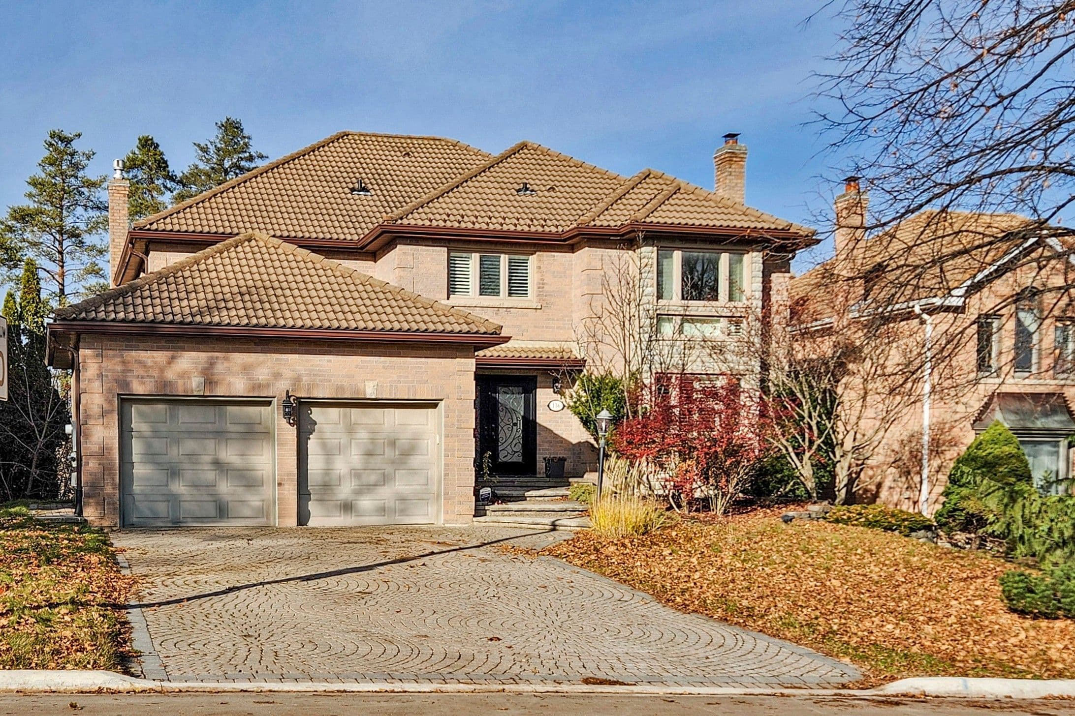 136 Cranberry Lane, Aurora, ON L4G 5Z3