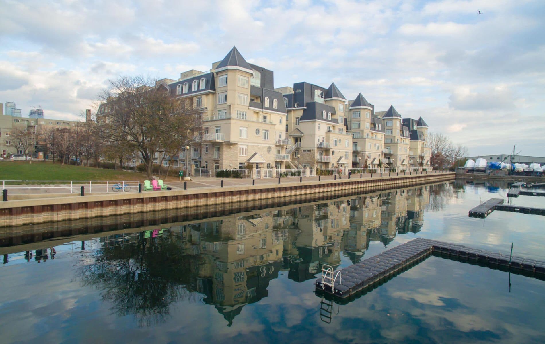 38 Stadium Road 688, Toronto C01, ON M5V 3P4