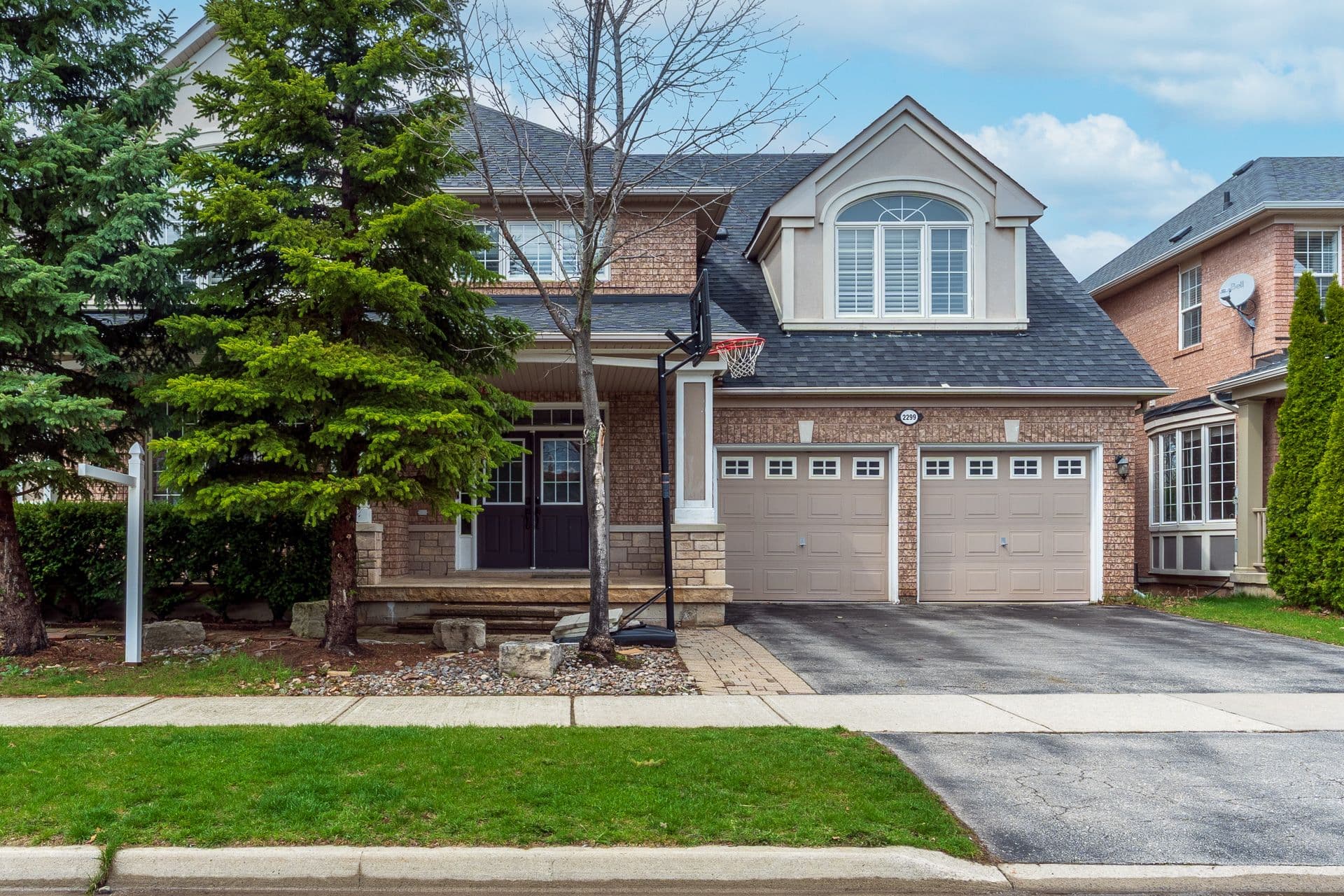 2299 Glazebrook Circle, Oakville, ON L6M 5B5