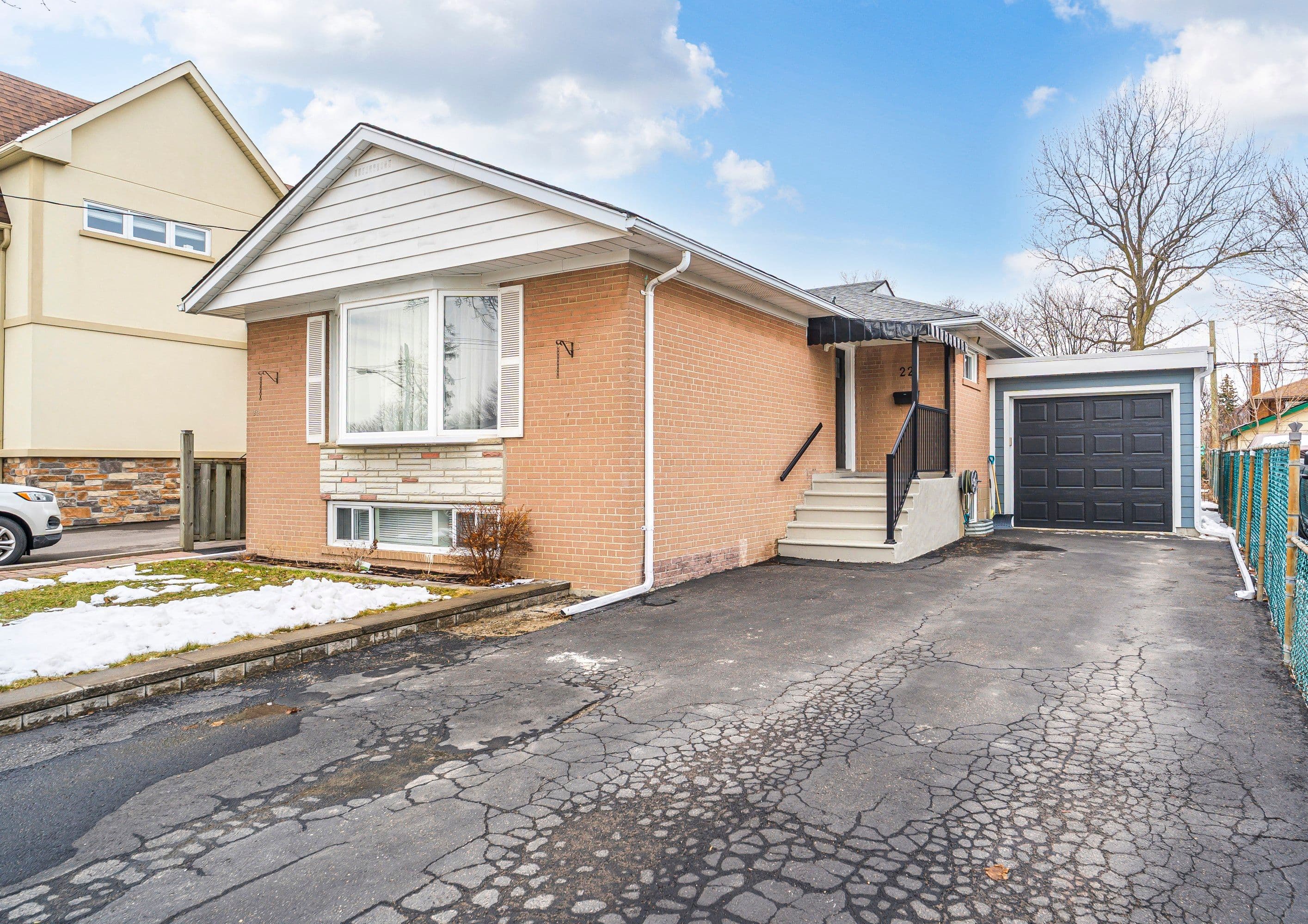 22 Dimplefield Place, Toronto W08, ON M9C 4A1