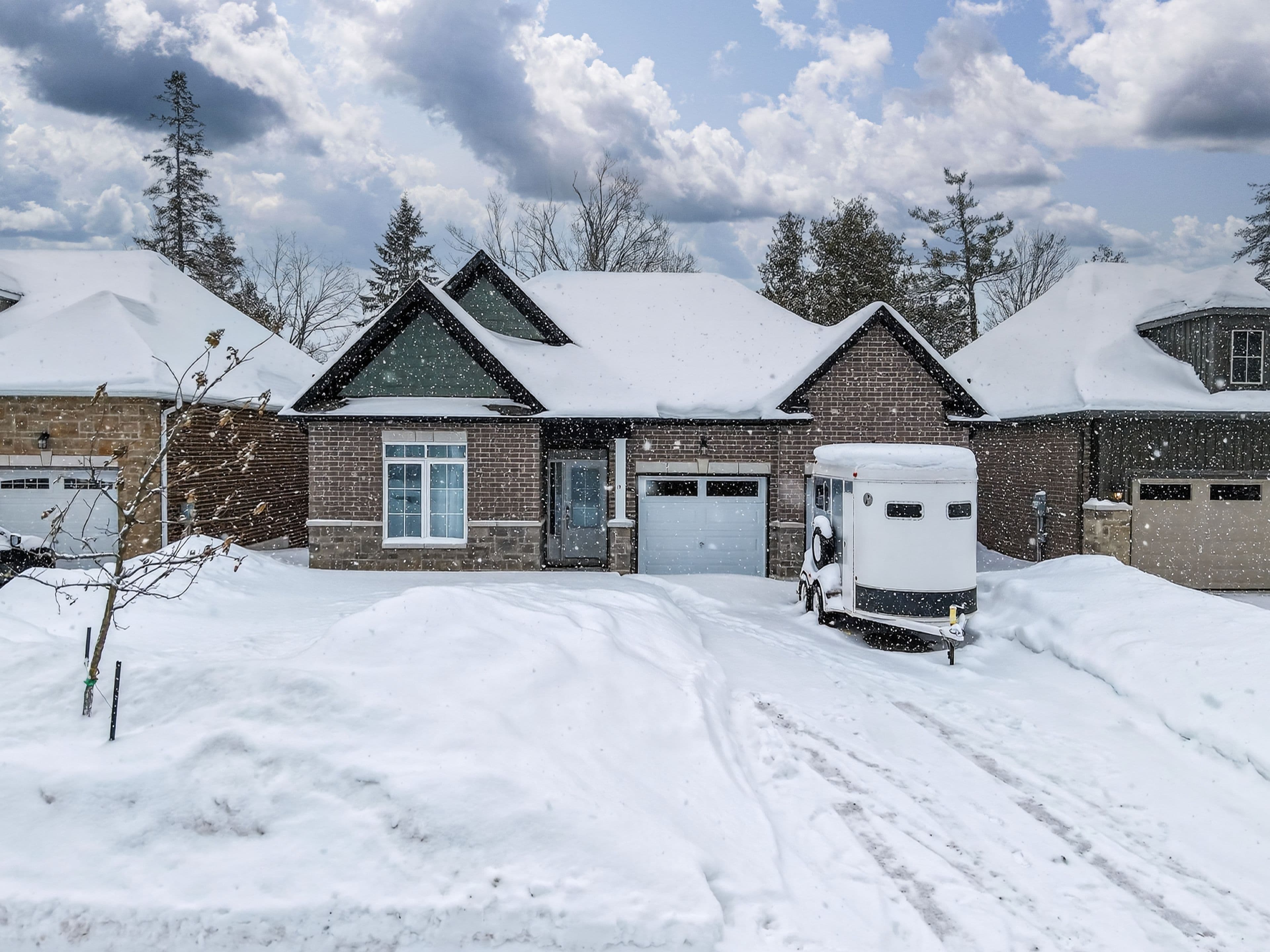 19 Hillcroft Way, Kawartha Lakes, ON K0M 1A0