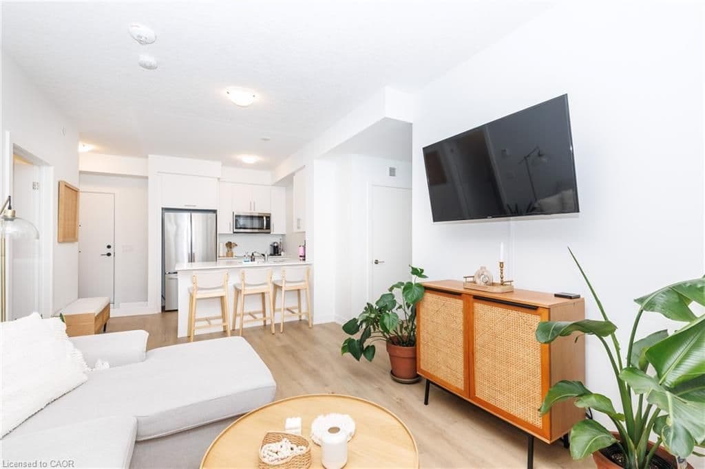 600 North Service Road 501, Hamilton, ON L8E 5A7