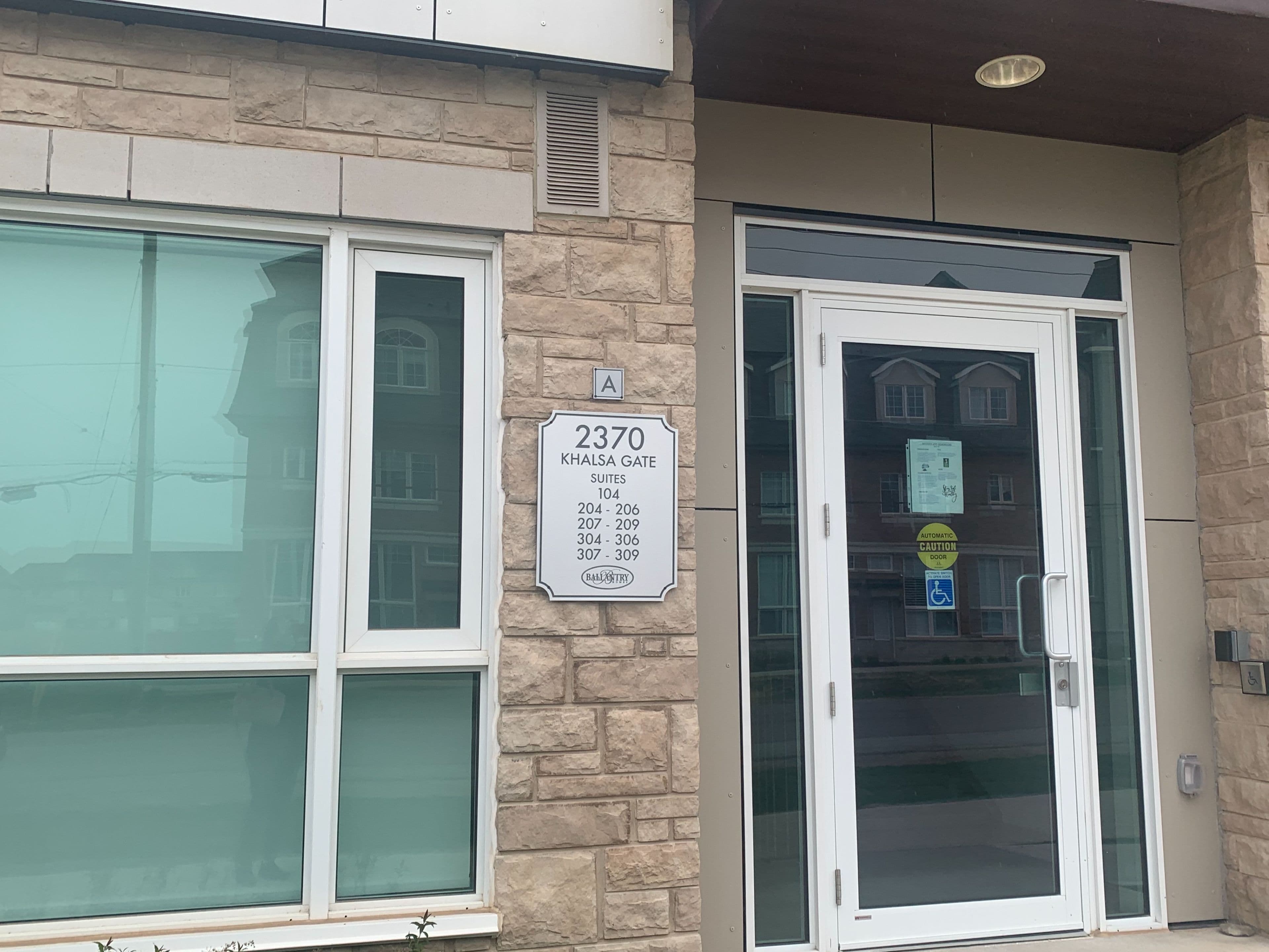 2370 Khalsa Gate 305, Oakville, ON L6M 1P5