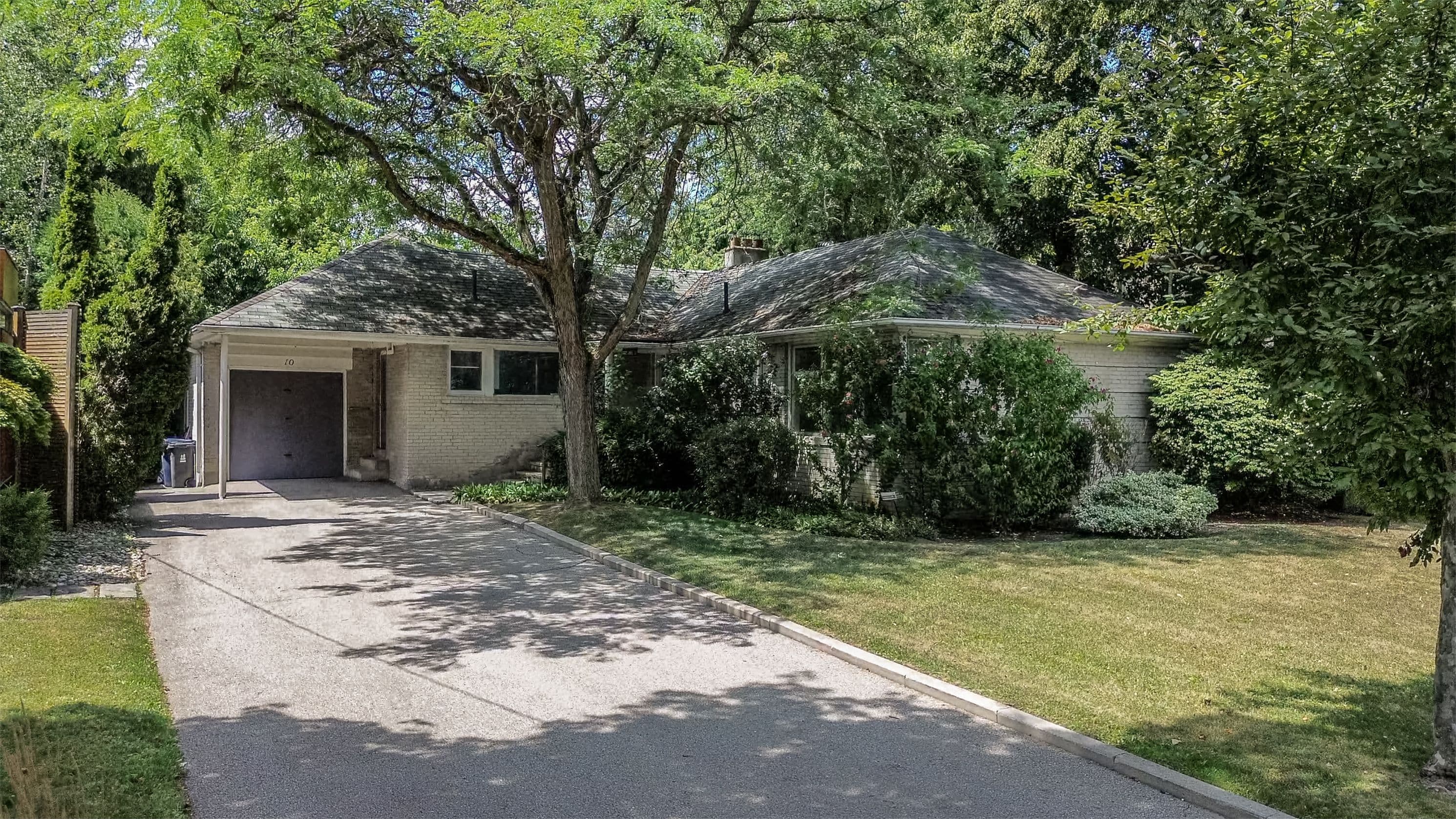 10 Campbell Crescent, Toronto C12, ON M2P 1P2