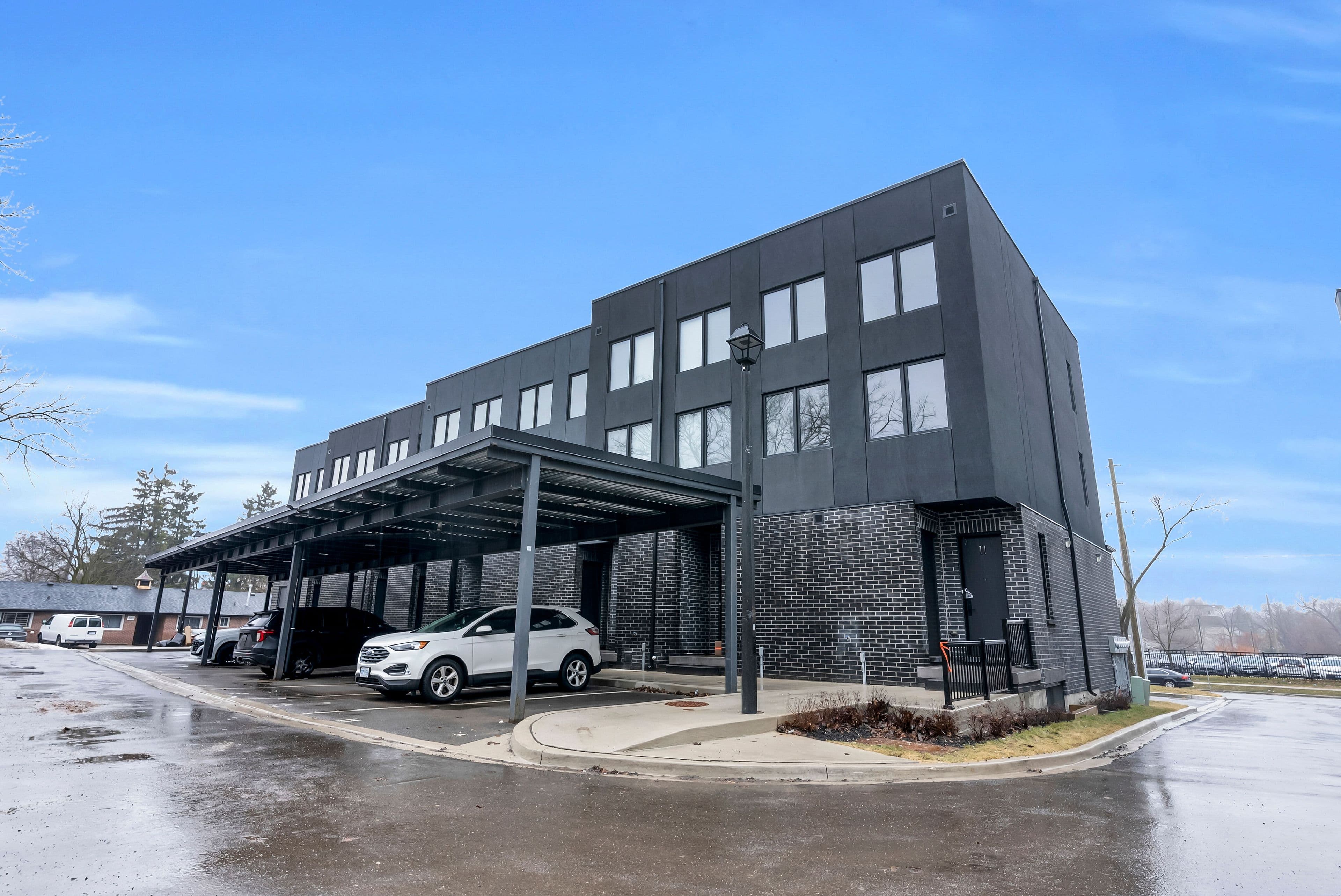 59 Charles Street 2, Newmarket, ON L3Y 3V7