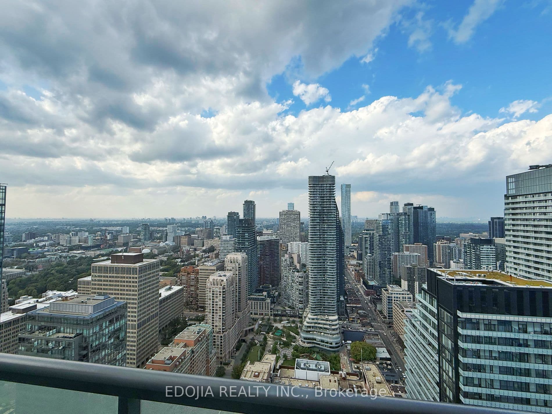 15 Grenville Street 4905, Toronto C01, ON M4Y 0B9